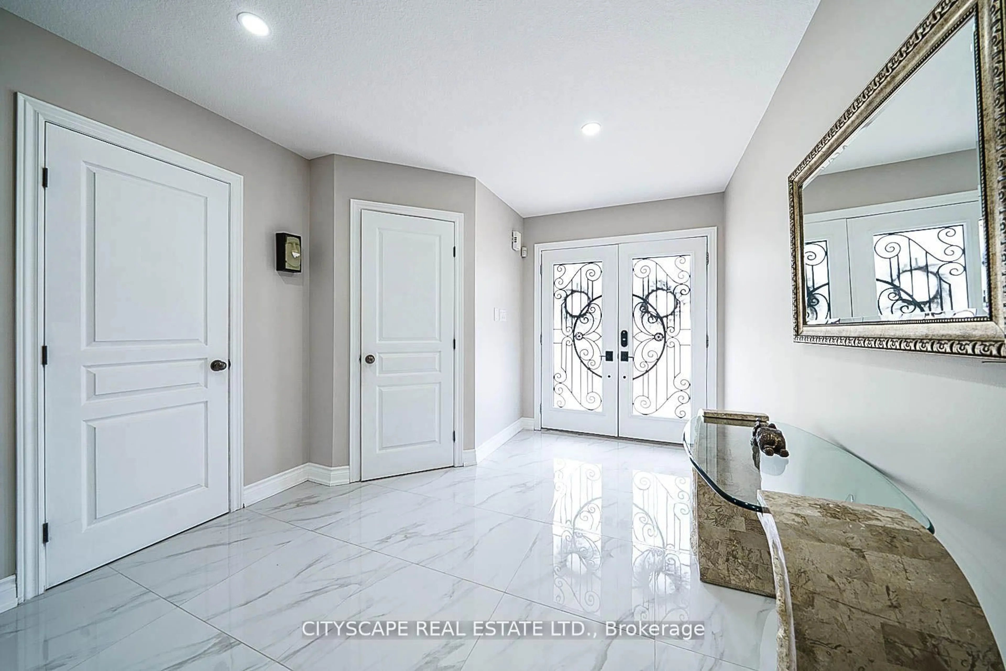 Indoor entryway for 19 Staples Lane, Hamilton Ontario L0R 1C0