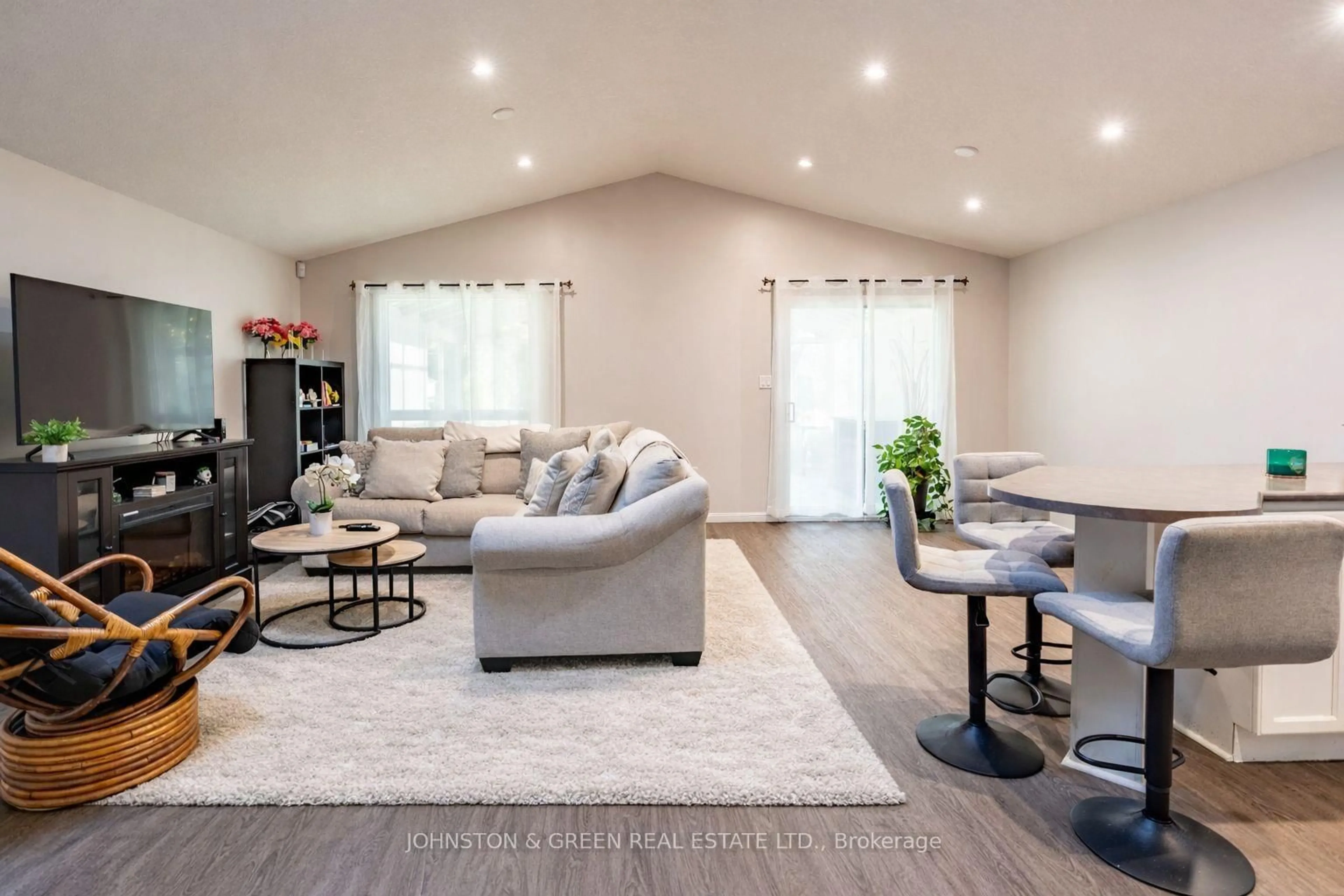 Living room with furniture, unknown for 268 Keewatin Ave, Kitchener Ontario N2B 3W4