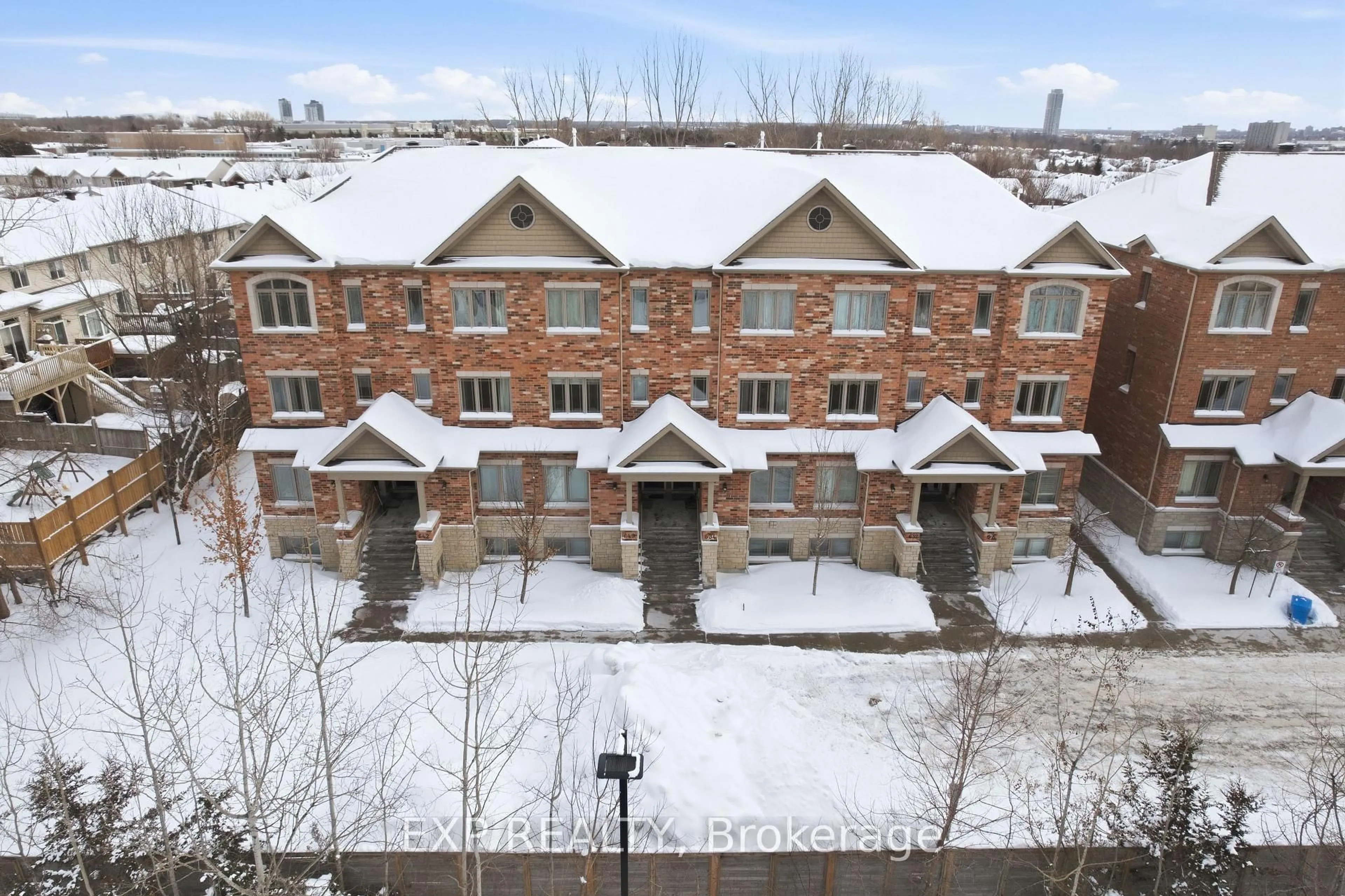 A pic from outside/outdoor area/front of a property/back of a property/a pic from drone, building for 634 Danaca Private, Ottawa Ontario K1K 2V7