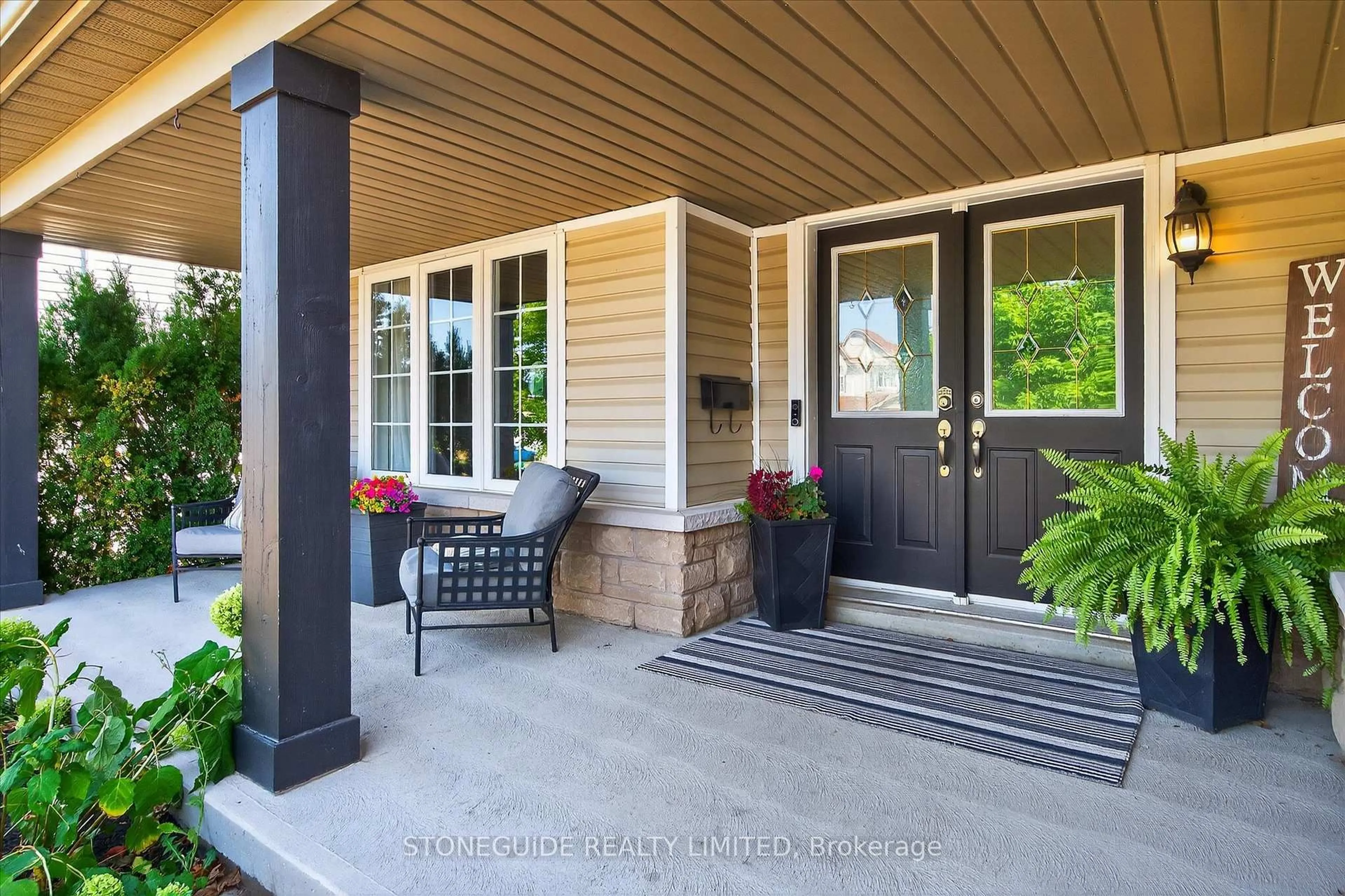 Indoor entryway for 1726 Ravenwood Dr, Peterborough Ontario K9K 2P6