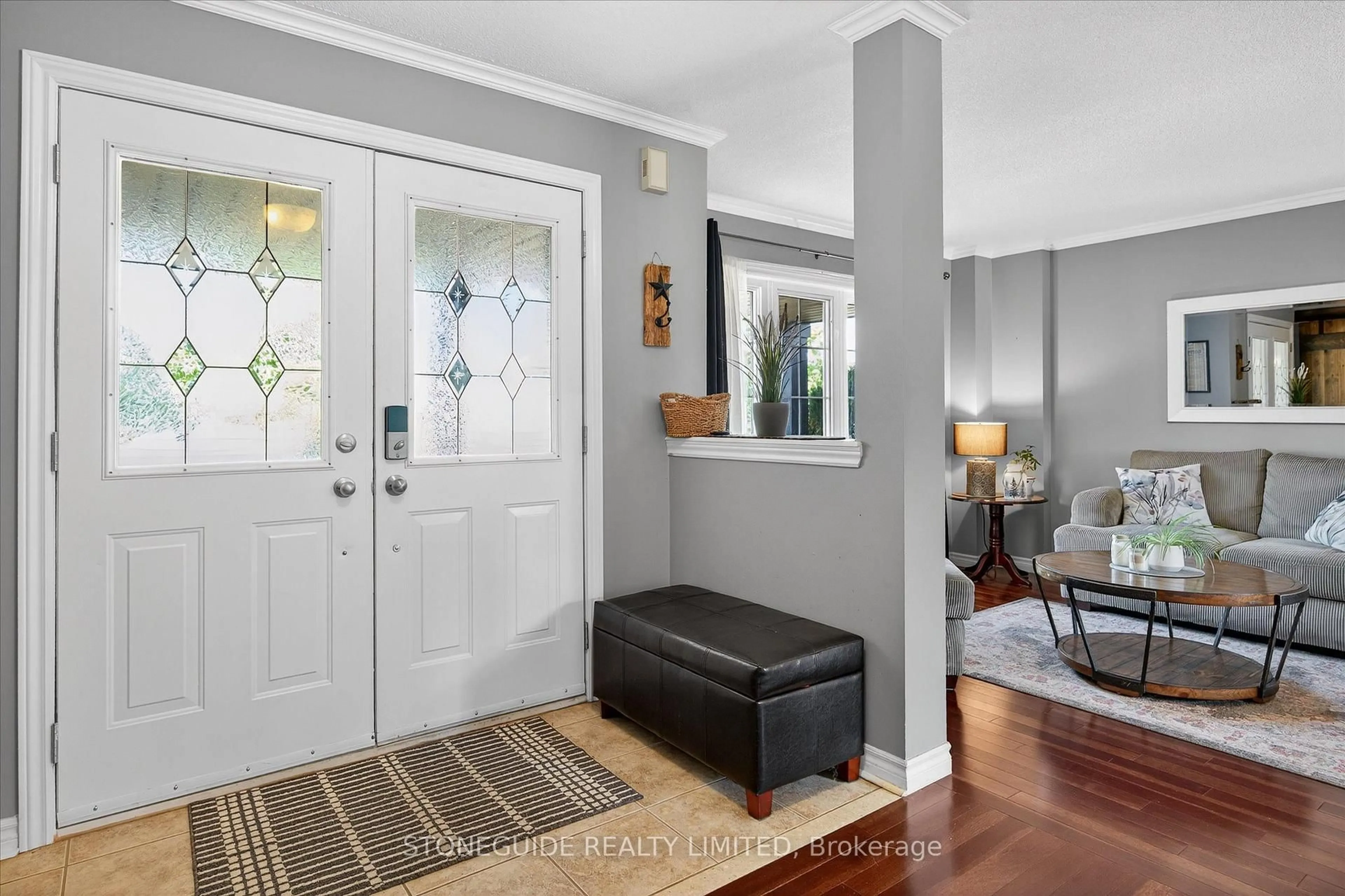 Indoor entryway for 1726 Ravenwood Dr, Peterborough Ontario K9K 2P6