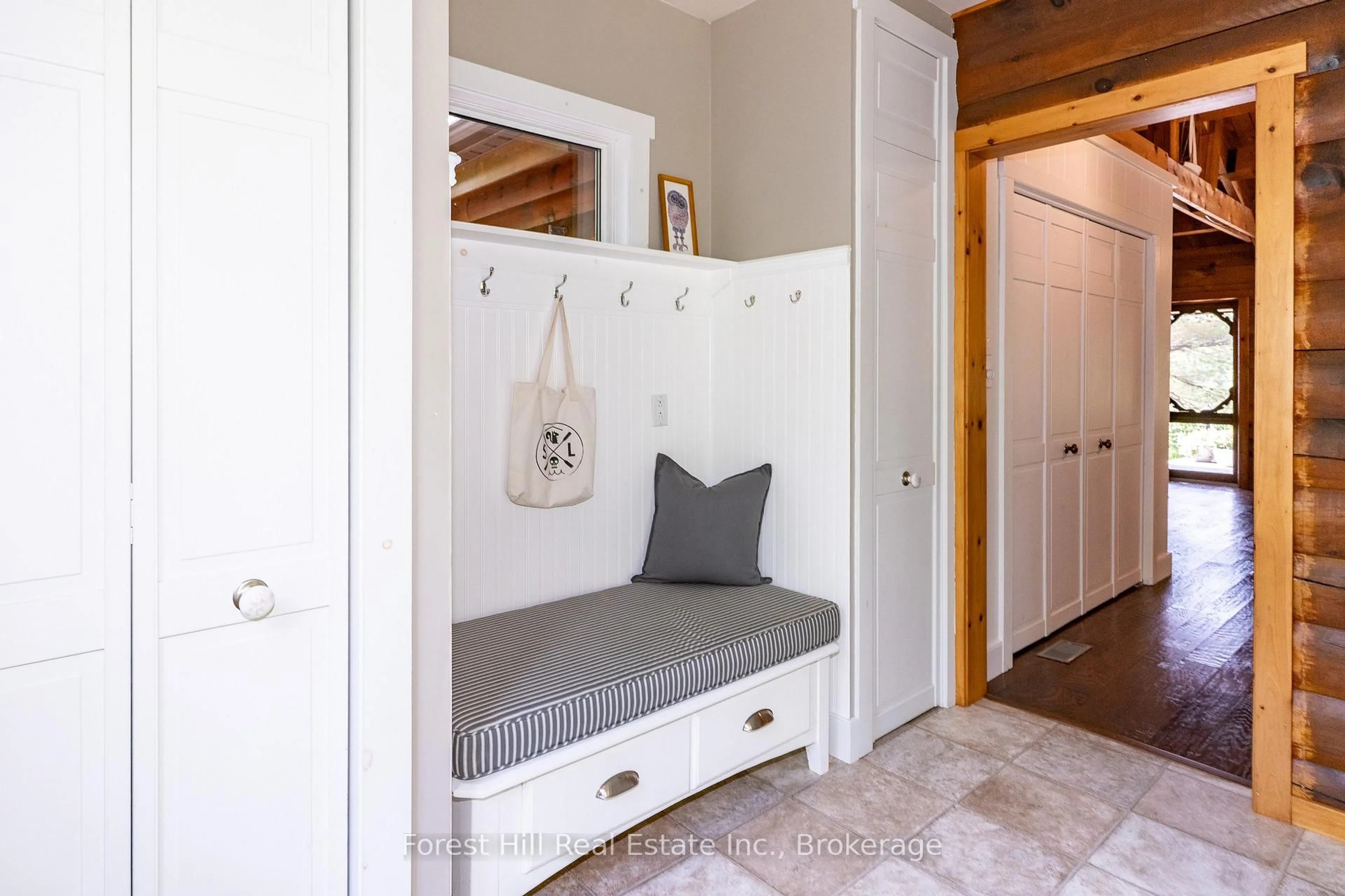 Indoor entryway for 2324 hwy 141 (Beaumont bay rd) Rd #29, Muskoka Lakes Ontario P0B 1M0