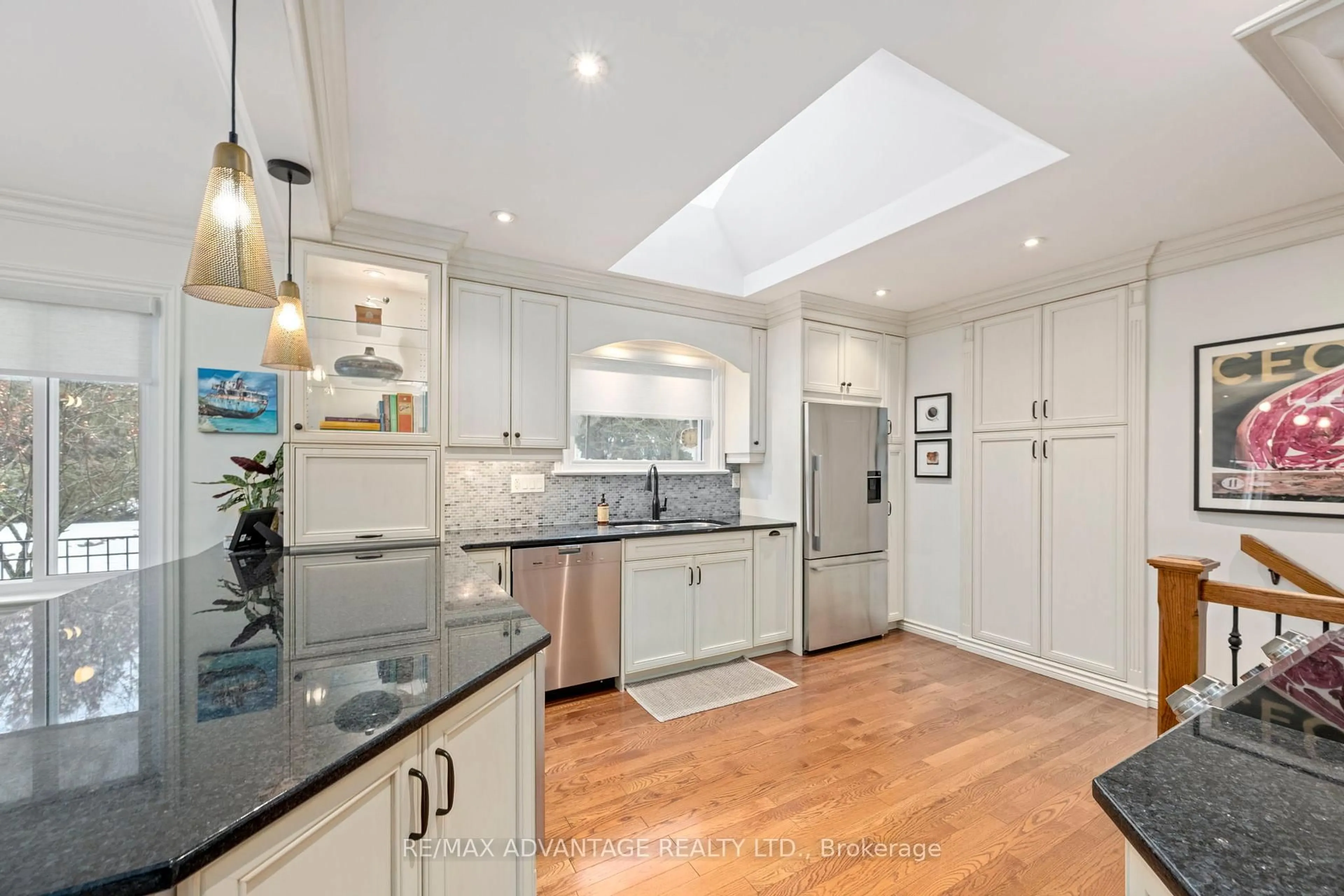 Open concept kitchen, ceramic/tile floor for 832 Sunninghill Ave, London North Ontario N6H 3L9