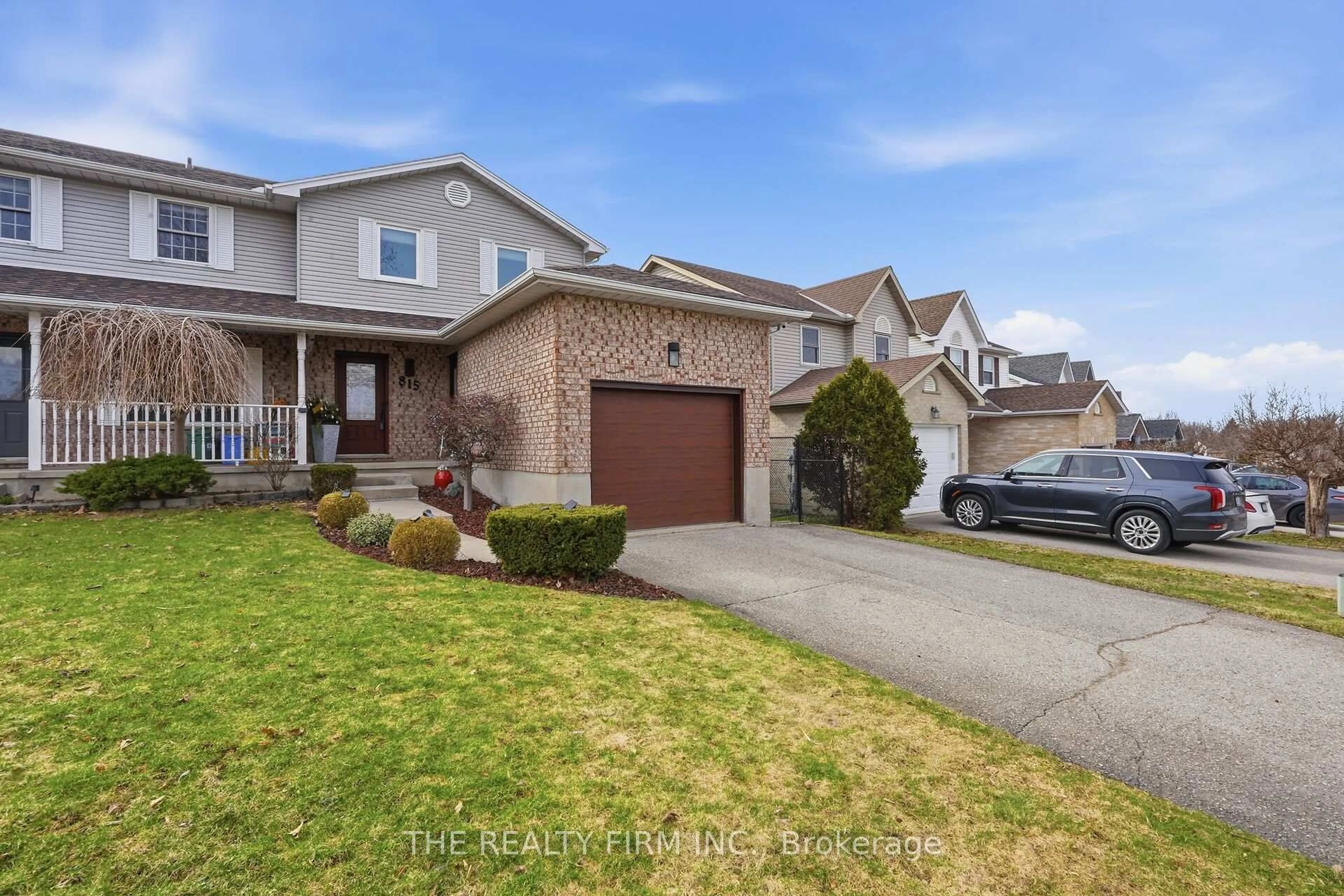 Unknown for 815 Deveron Cres, London South Ontario N5Z 5B4
