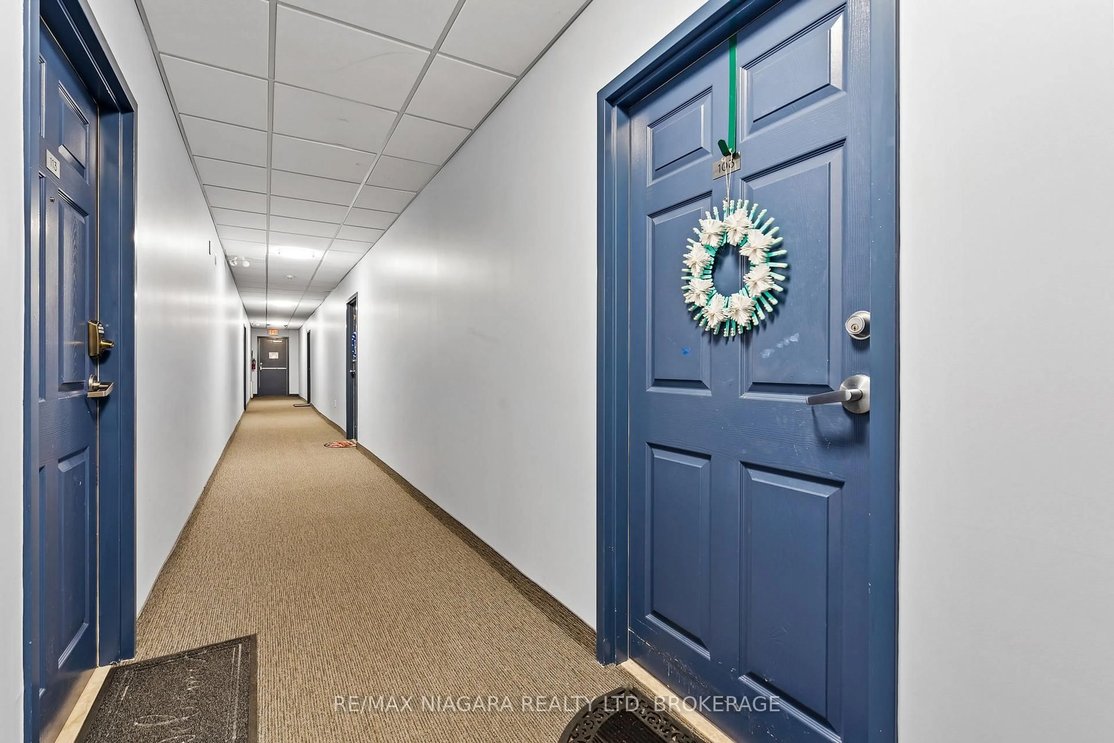 Indoor foyer for 6365 Drummond Rd #103, Niagara Falls Ontario L2G 4N1