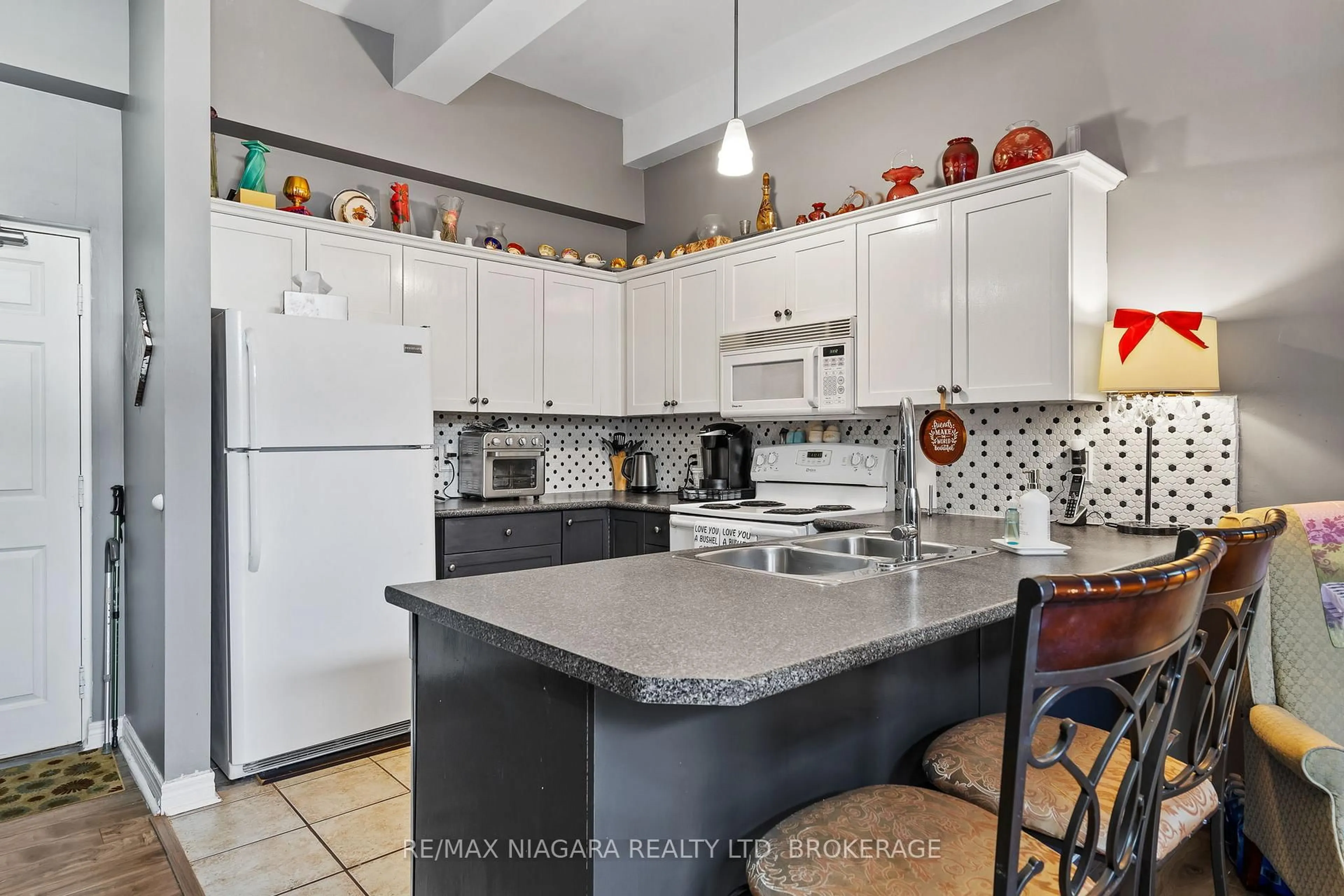 Unknown for 6365 Drummond Rd #103, Niagara Falls Ontario L2G 4N1