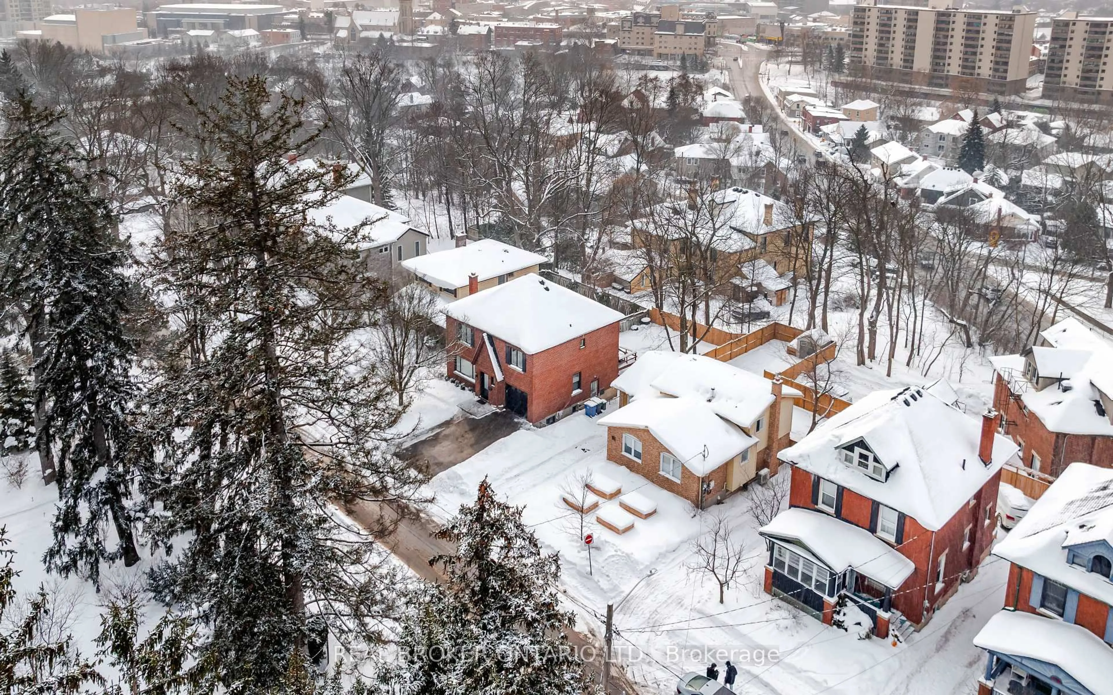 A pic from outside/outdoor area/front of a property/back of a property/a pic from drone, street for 84 Queen St, Guelph Ontario N1E 4R8