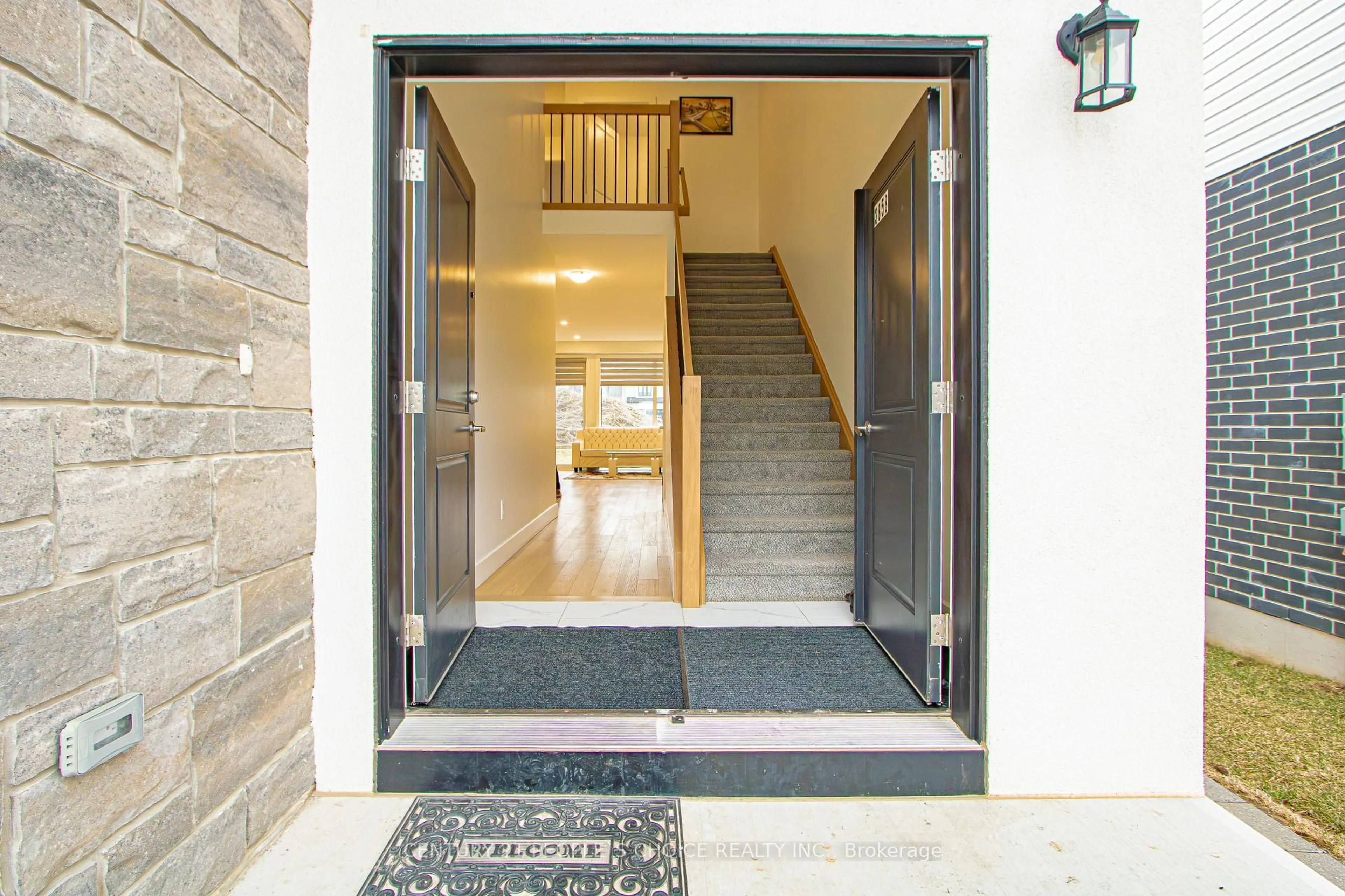 Indoor foyer for 3858 Campbell St, London South Ontario N6P 0J5