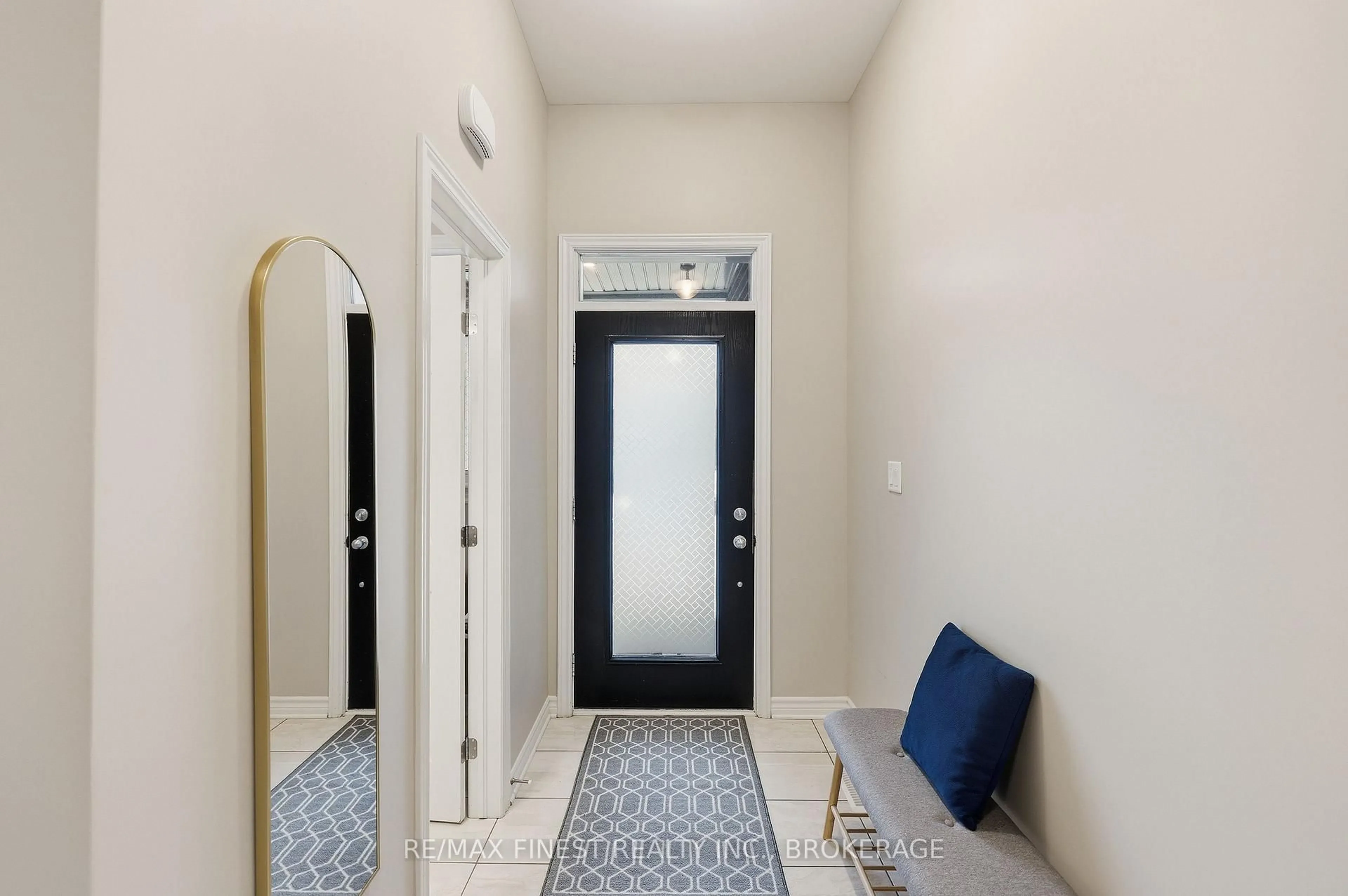 Indoor entryway for 1685 Tenley Dr, Kingston Ontario K7P 0S5