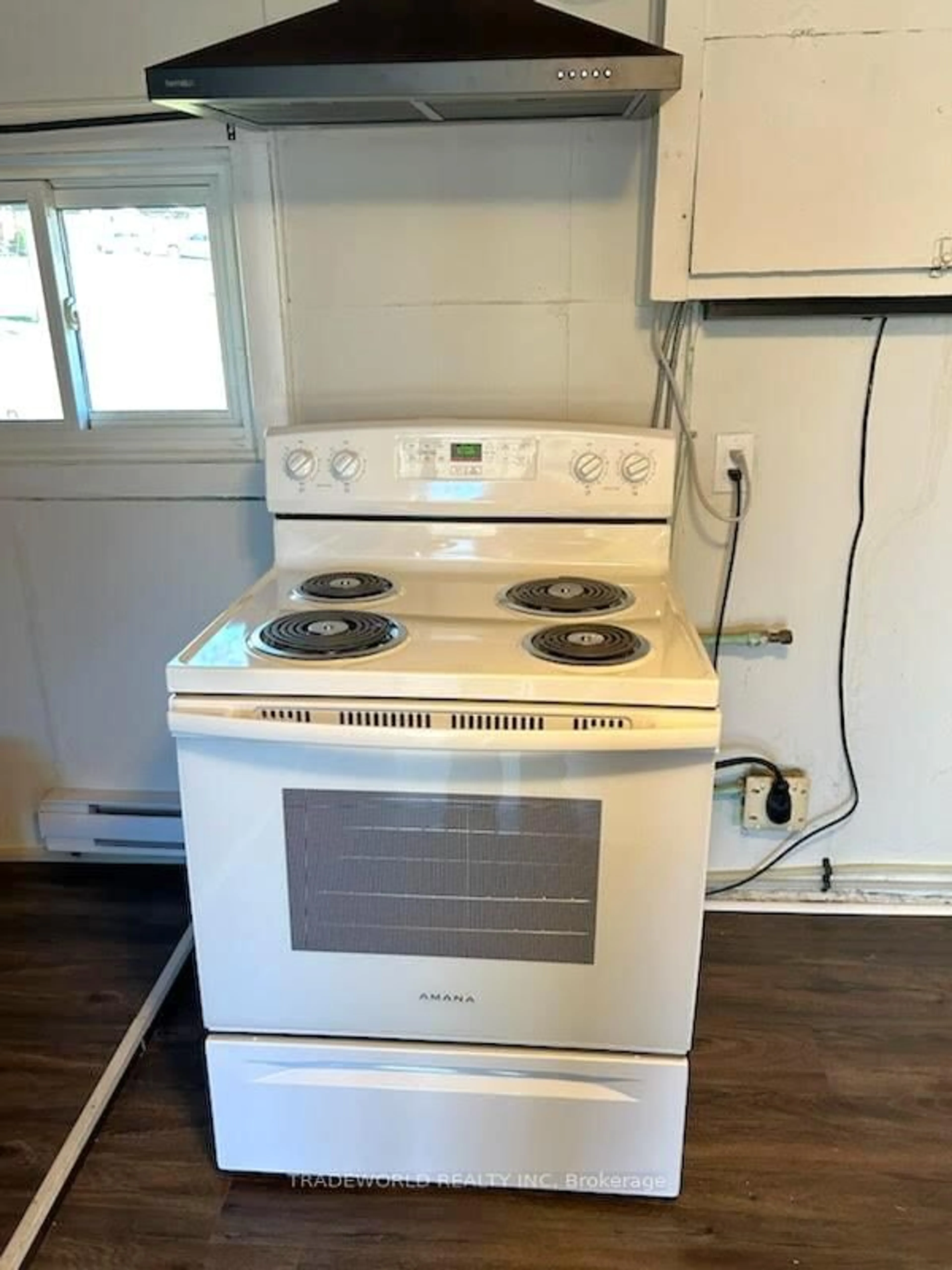 Standard kitchen, unknown for 137 King St, Kawartha Lakes Ontario K9V 1E2