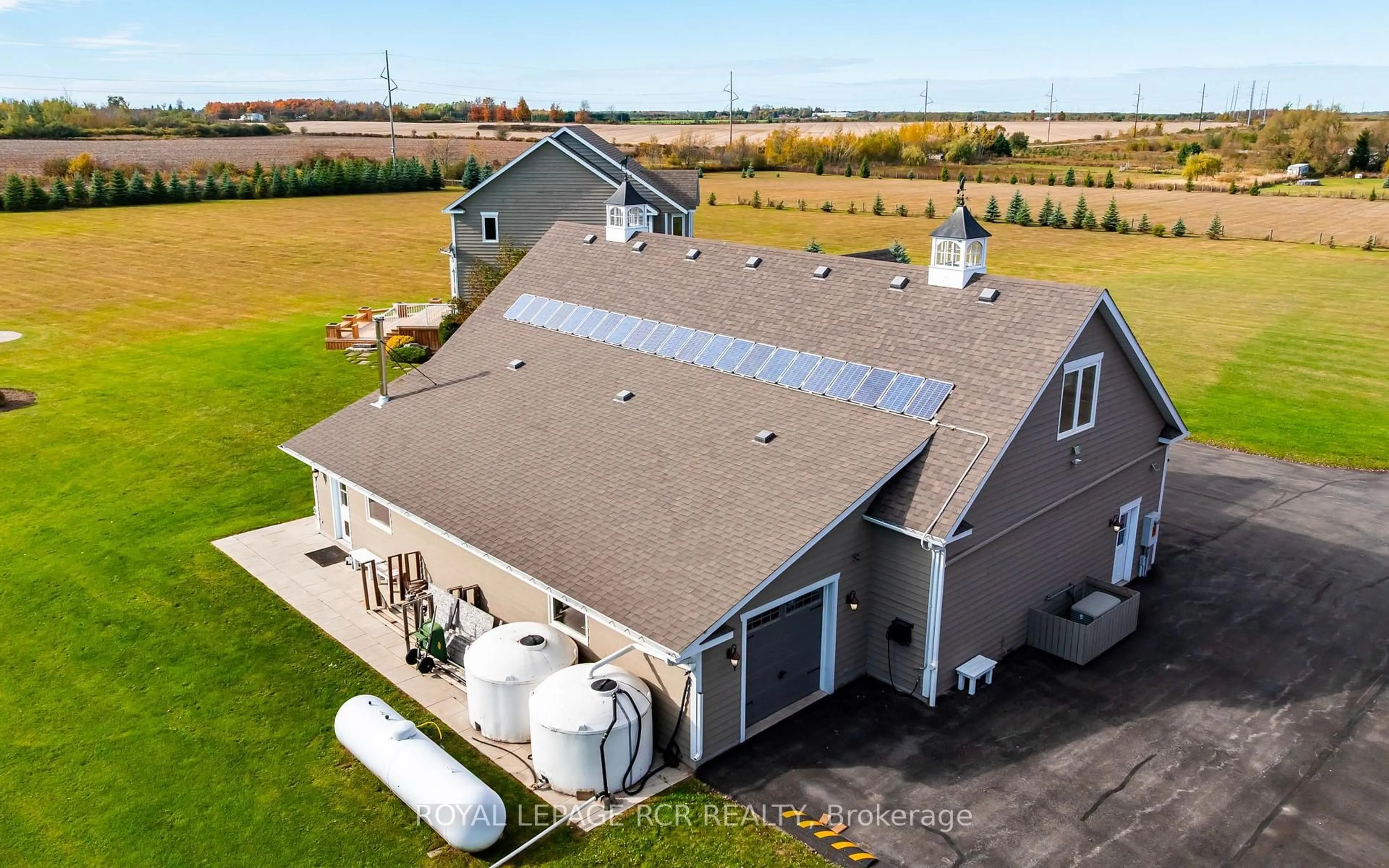 A pic from outside/outdoor area/front of a property/back of a property/a pic from drone, building for 473516 County Rd 11, Amaranth Ontario L9W 0R3
