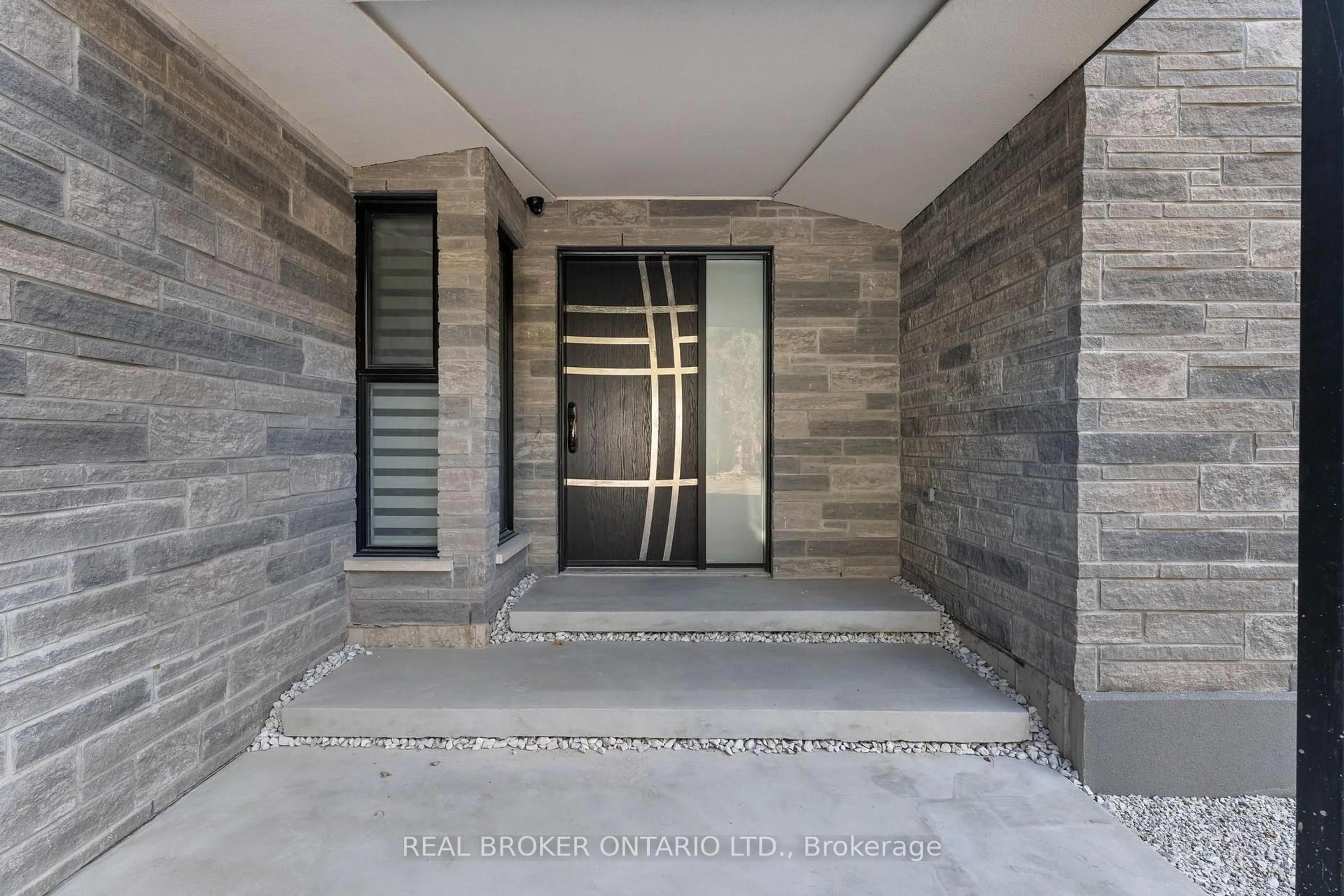 Indoor foyer for 6 Campbell Farm Rd, Brant Ontario N3T 5L6