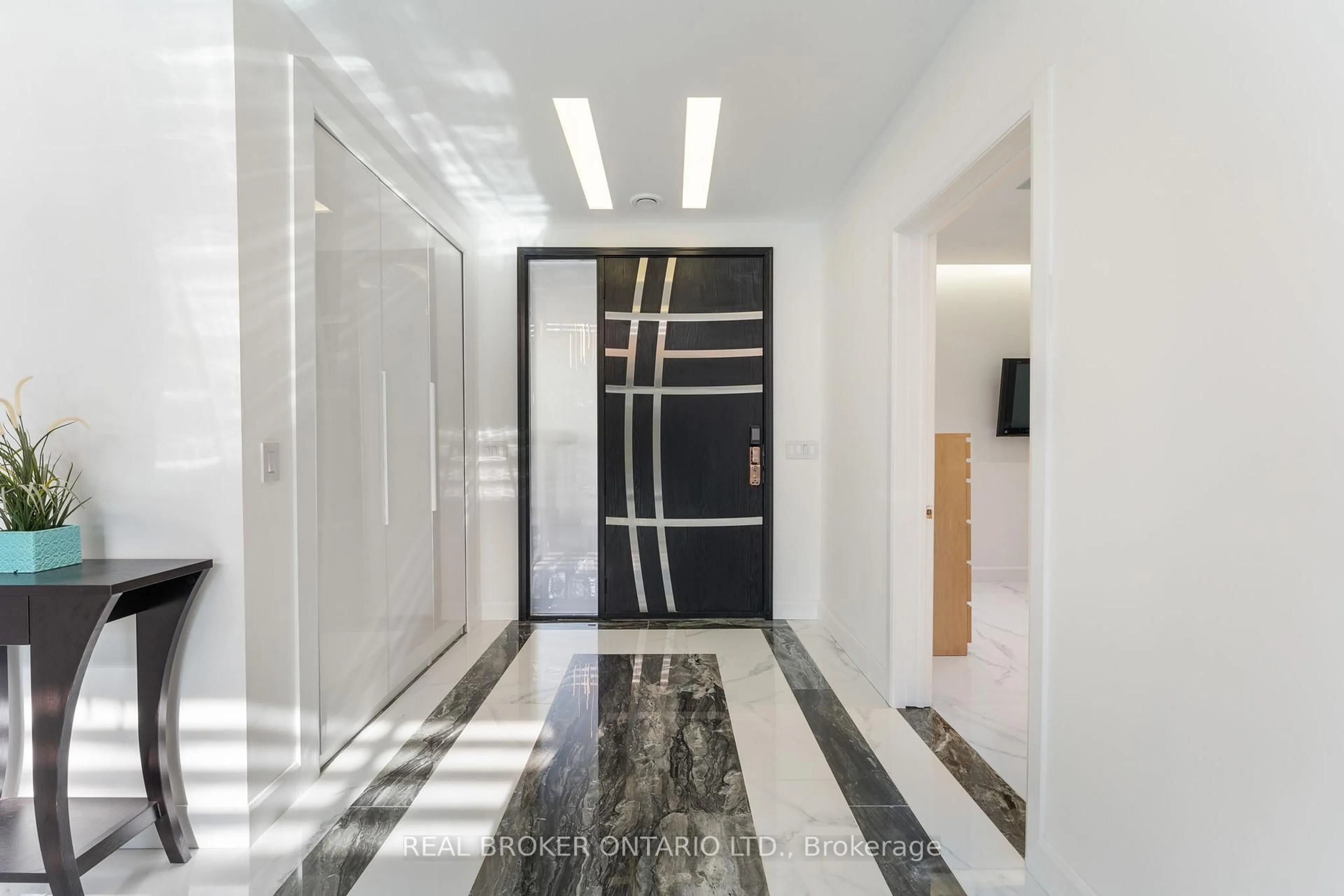 Indoor foyer for 6 Campbell Farm Rd, Brant Ontario N3T 5L6