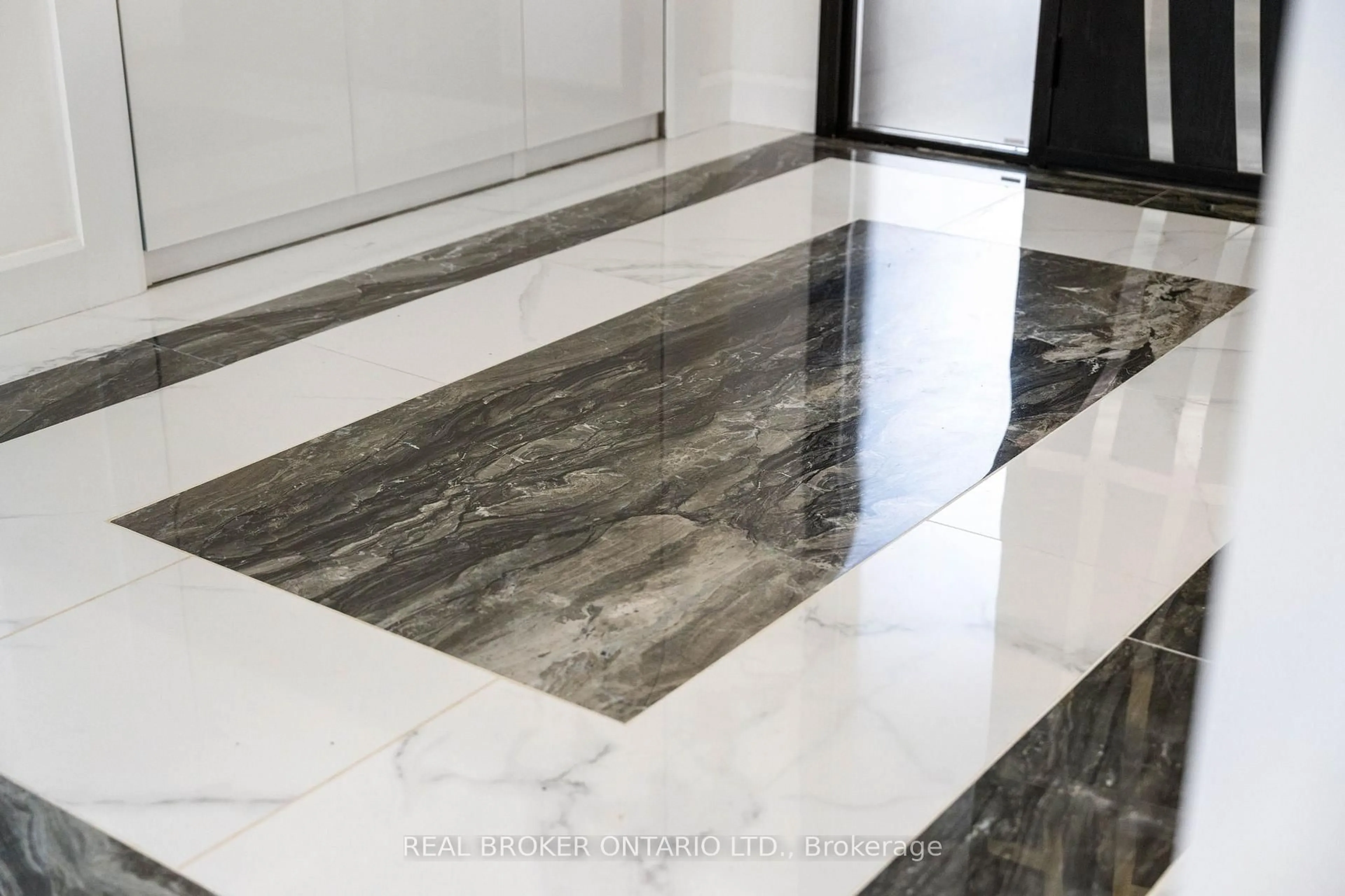 Indoor foyer for 6 Campbell Farm Rd, Brant Ontario N3T 5L6