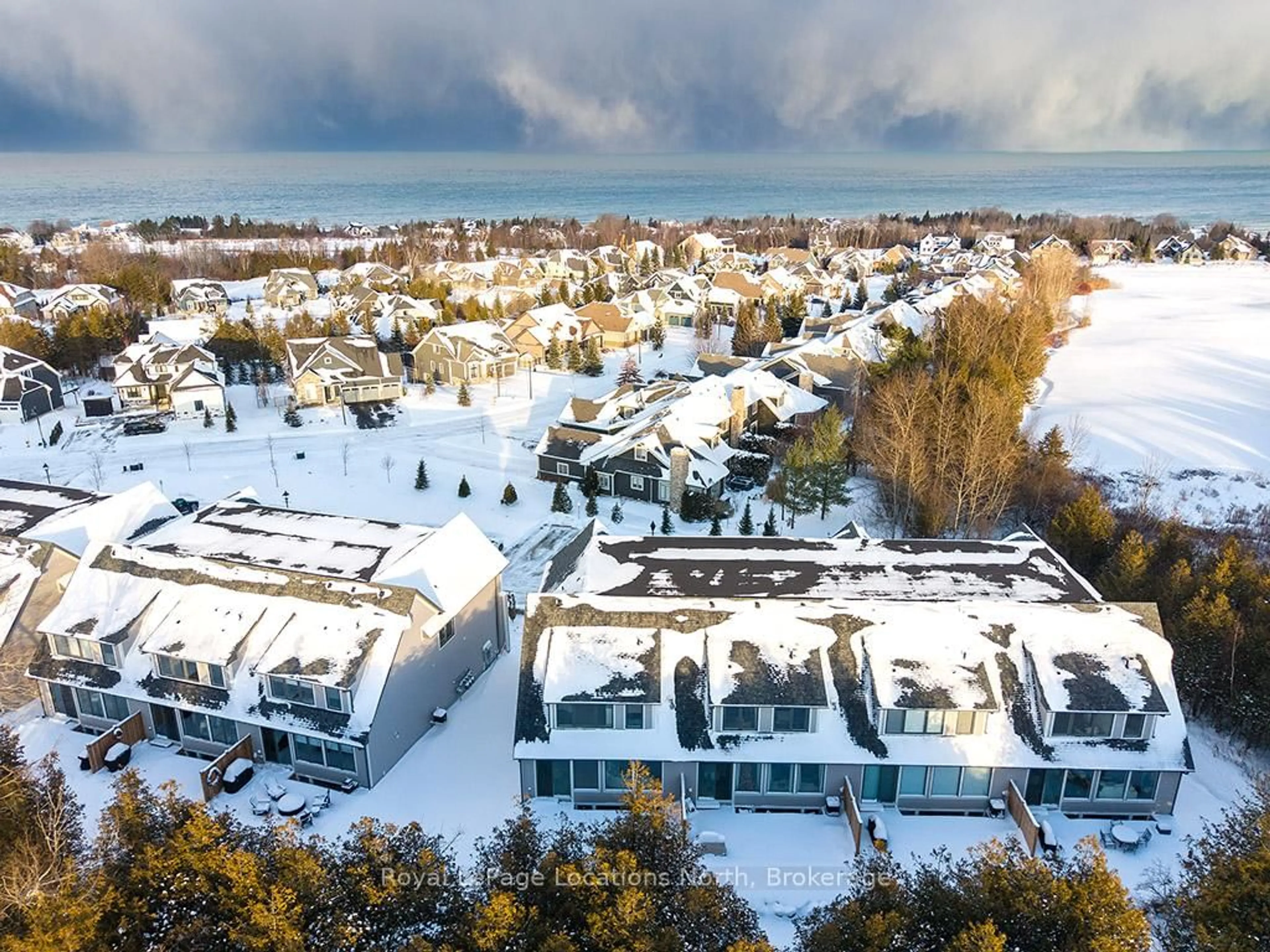 A pic from outside/outdoor area/front of a property/back of a property/a pic from drone, unknown for 134 LANDRY Lane #4, Blue Mountains Ontario N0H 2P0