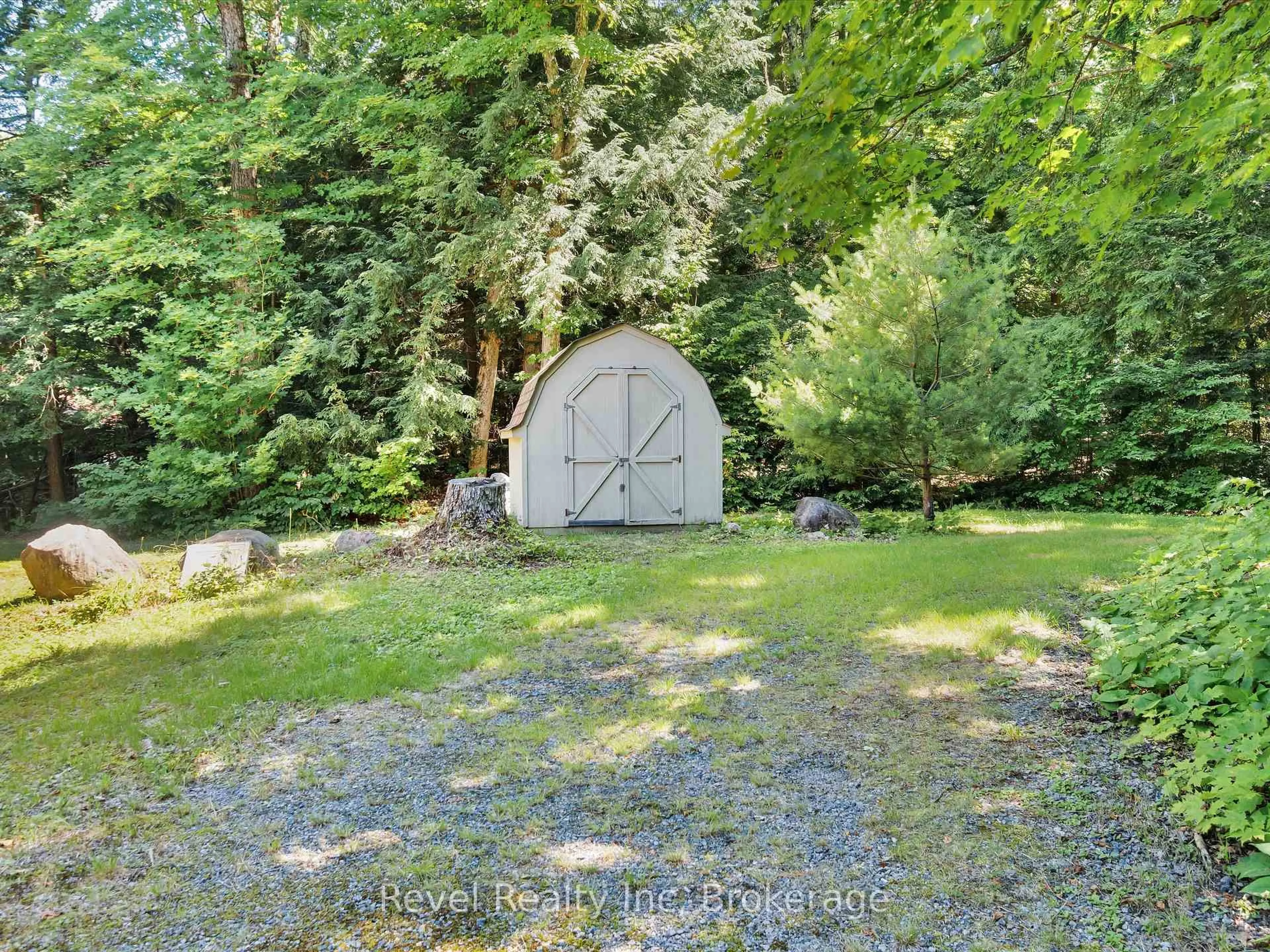 Shed for 1022 Bird Lake Cres, Bracebridge Ontario P1L 1X1