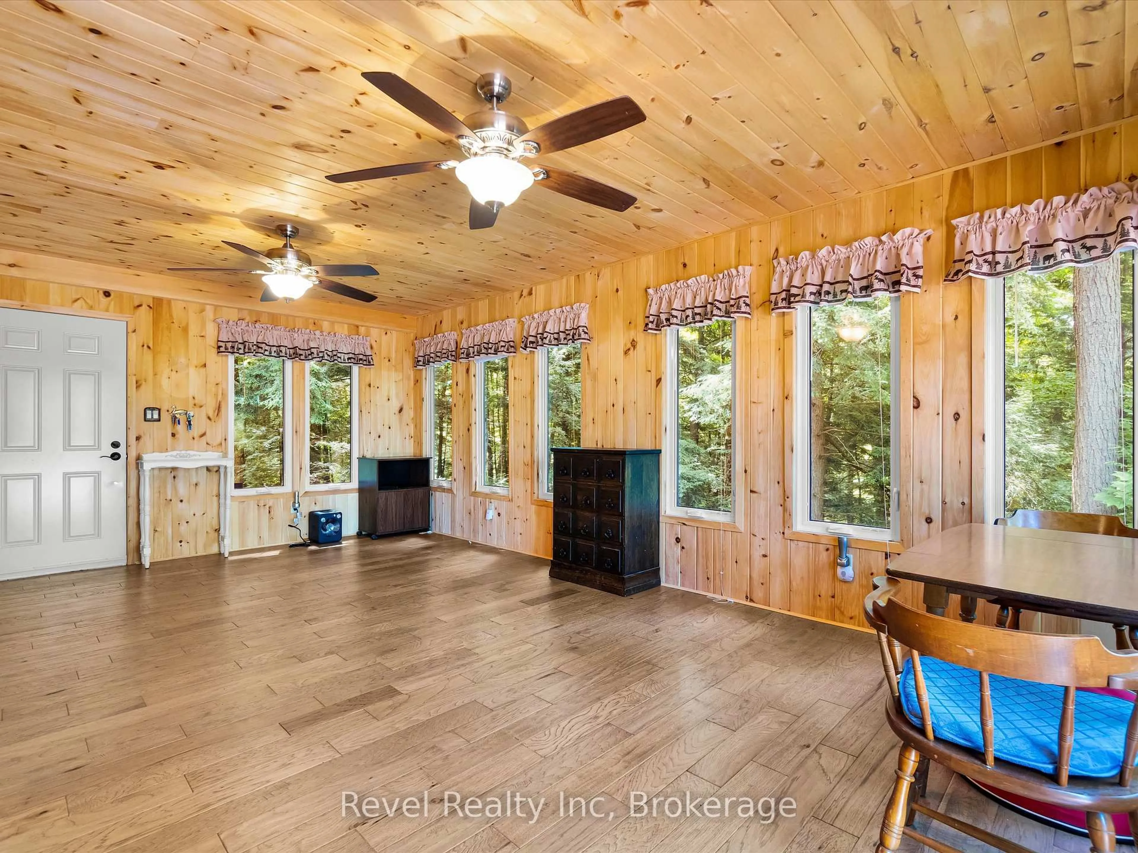 Open concept kitchen, unknown for 1022 Bird Lake Cres, Bracebridge Ontario P1L 1X1