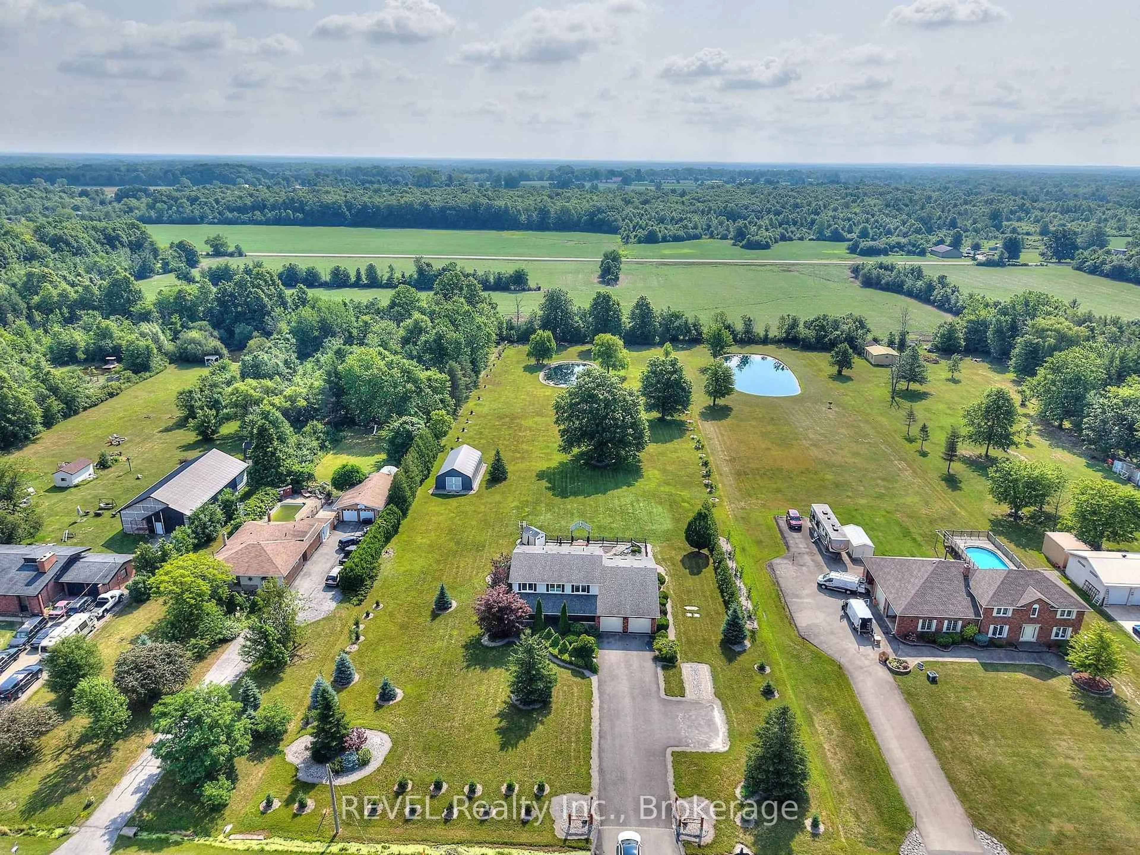 A pic from outside/outdoor area/front of a property/back of a property/a pic from drone, water/lake/river/ocean view for 354 Doan's Ridge Rd, Welland Ontario L3B 5N7
