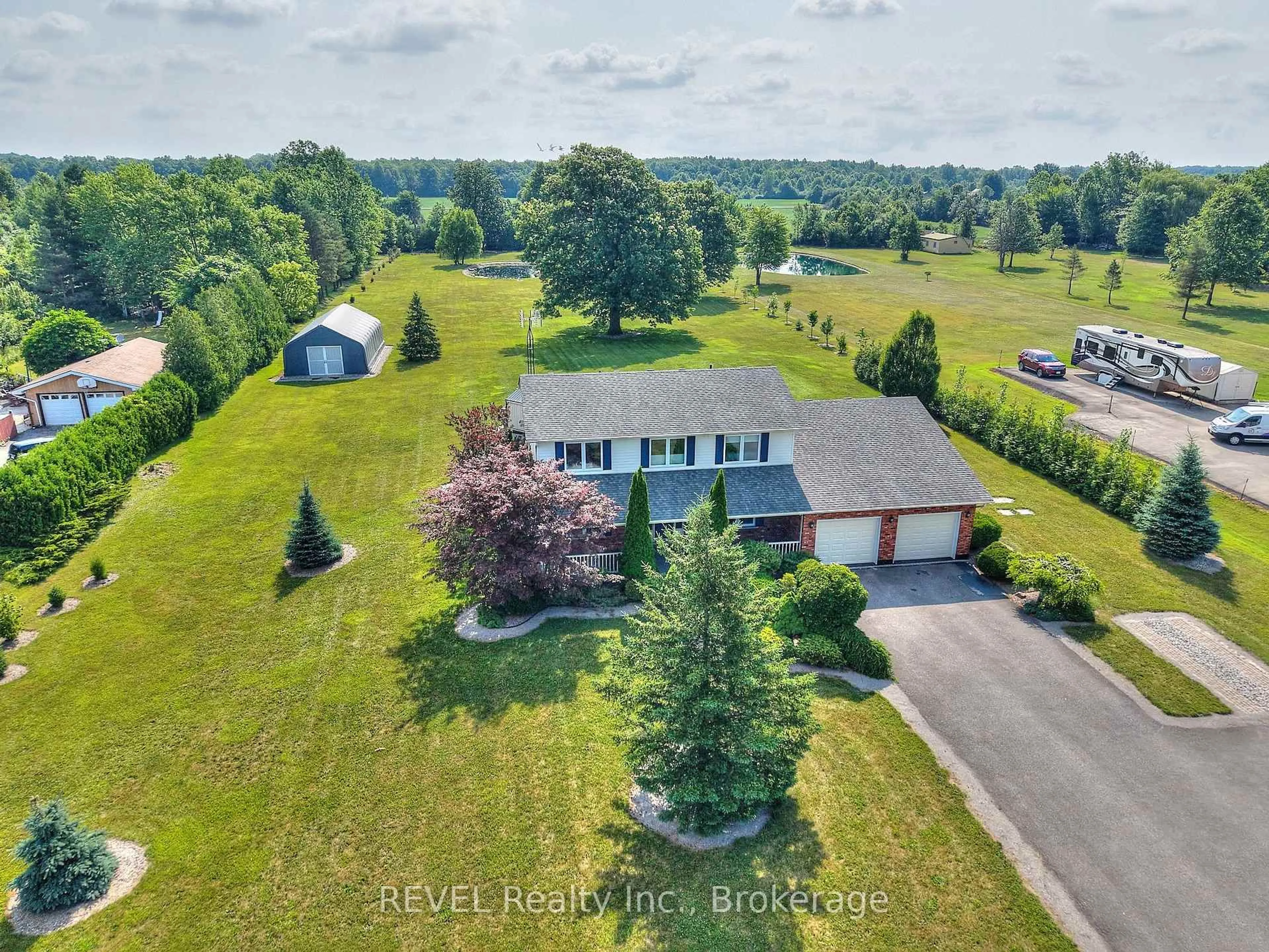 A pic from outside/outdoor area/front of a property/back of a property/a pic from drone, water/lake/river/ocean view for 354 Doan's Ridge Rd, Welland Ontario L3B 5N7