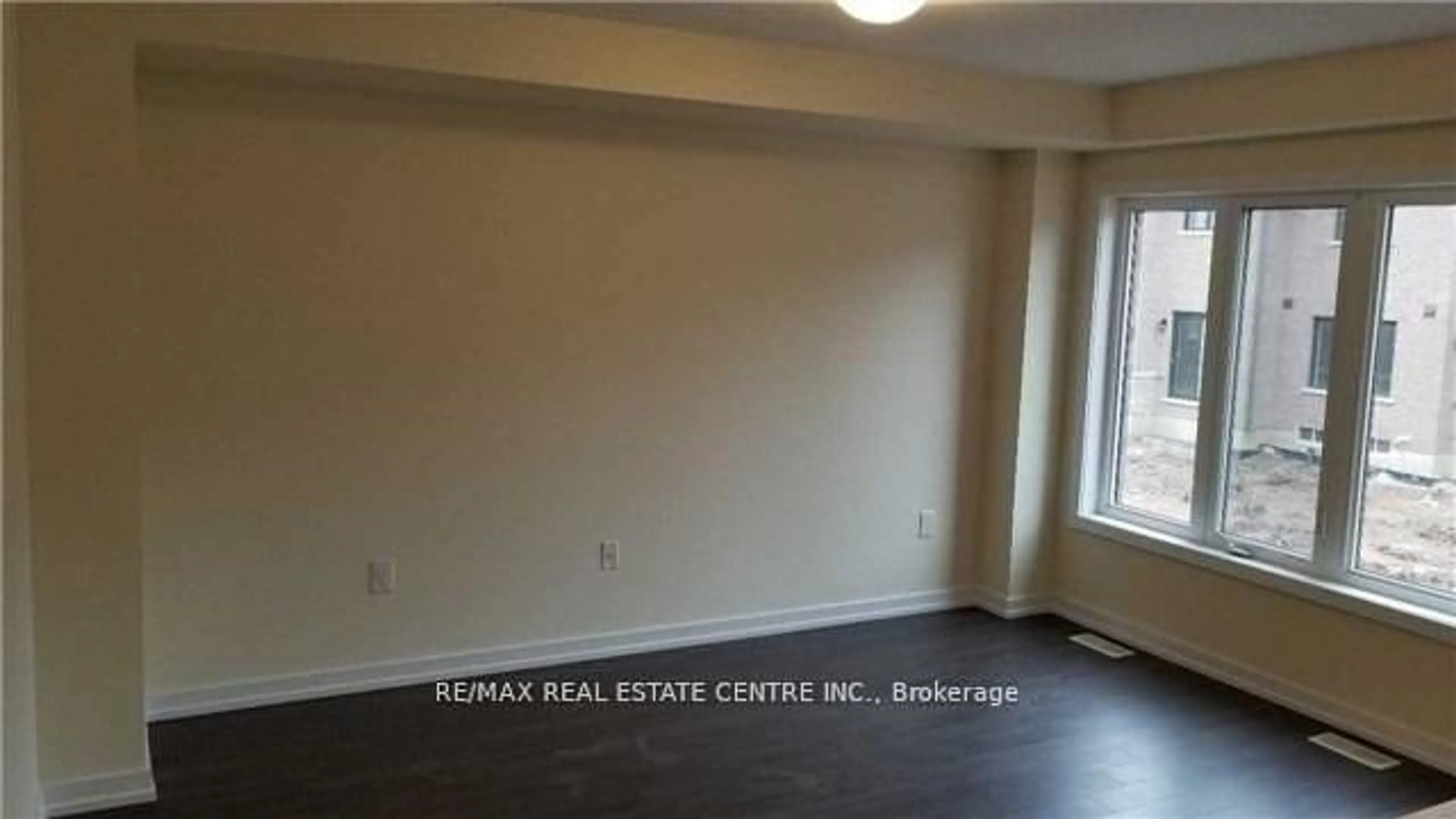 A pic of a room for 80 Scarletwood St, Hamilton Ontario L8J 1X5