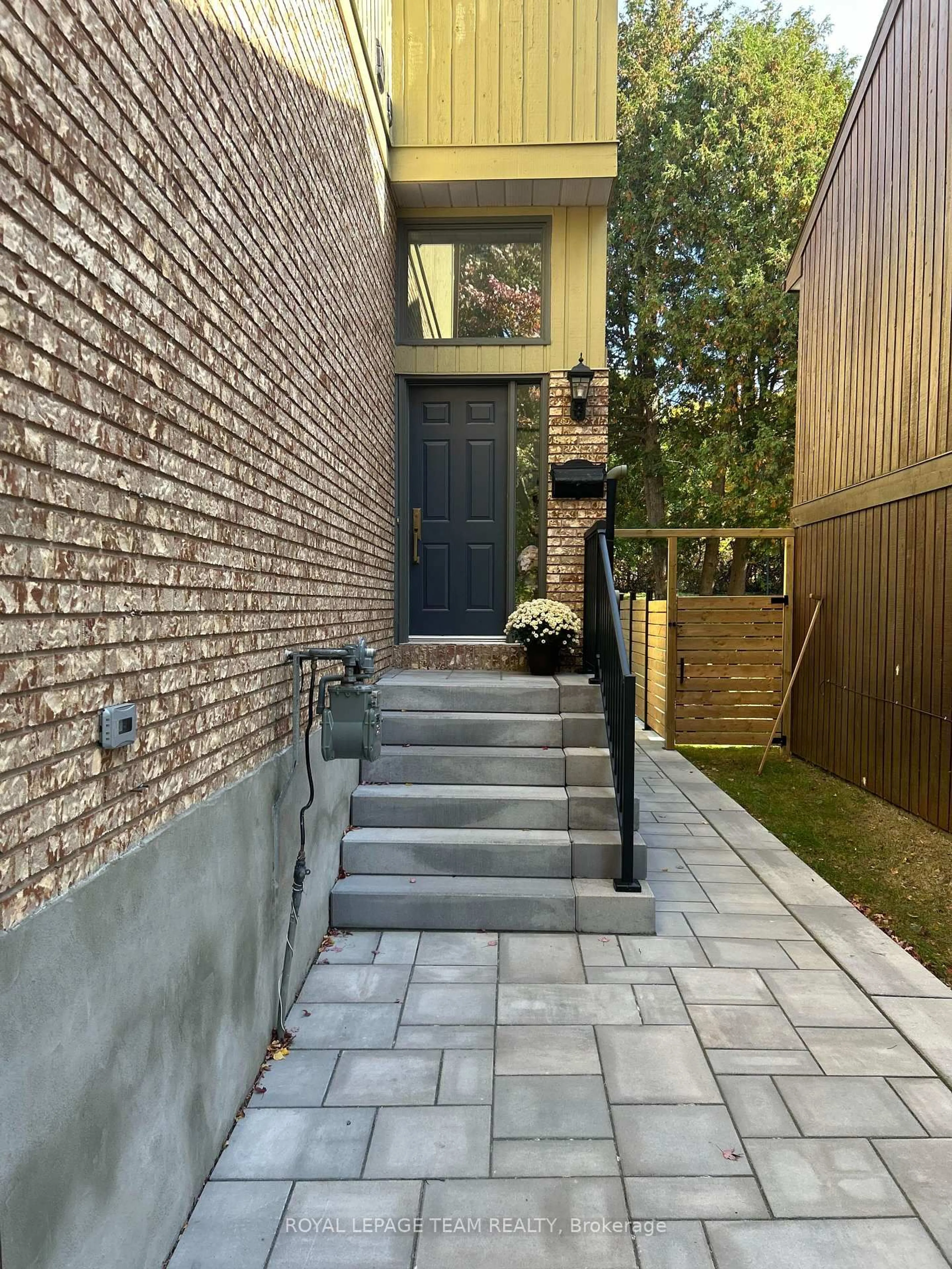 Home with brick exterior material, street for 2795 Flannery Dr, Ottawa Ontario K1V 9S9