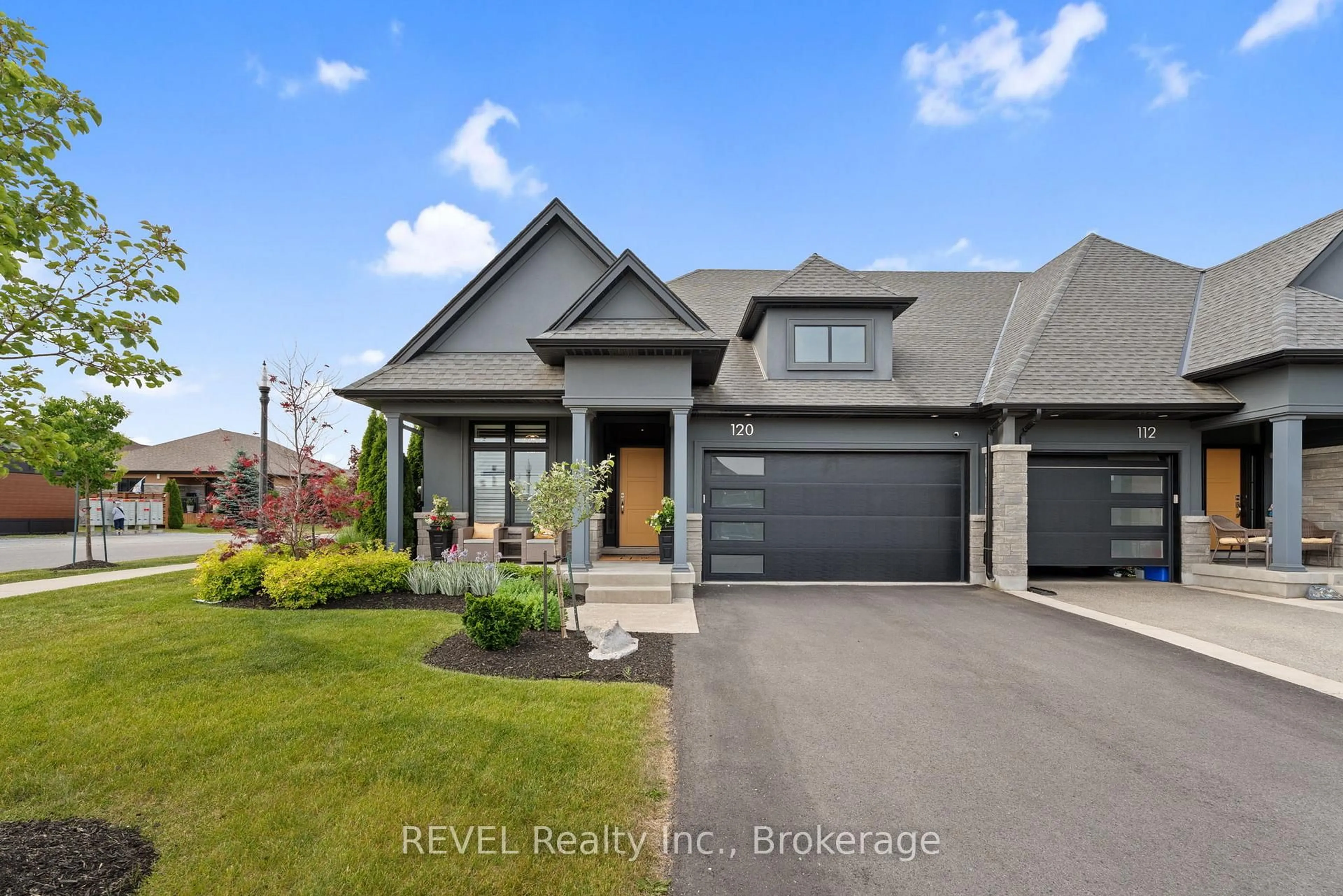 Home with brick exterior material, street for 120 Carrick Tr, Welland Ontario L3B 0E8