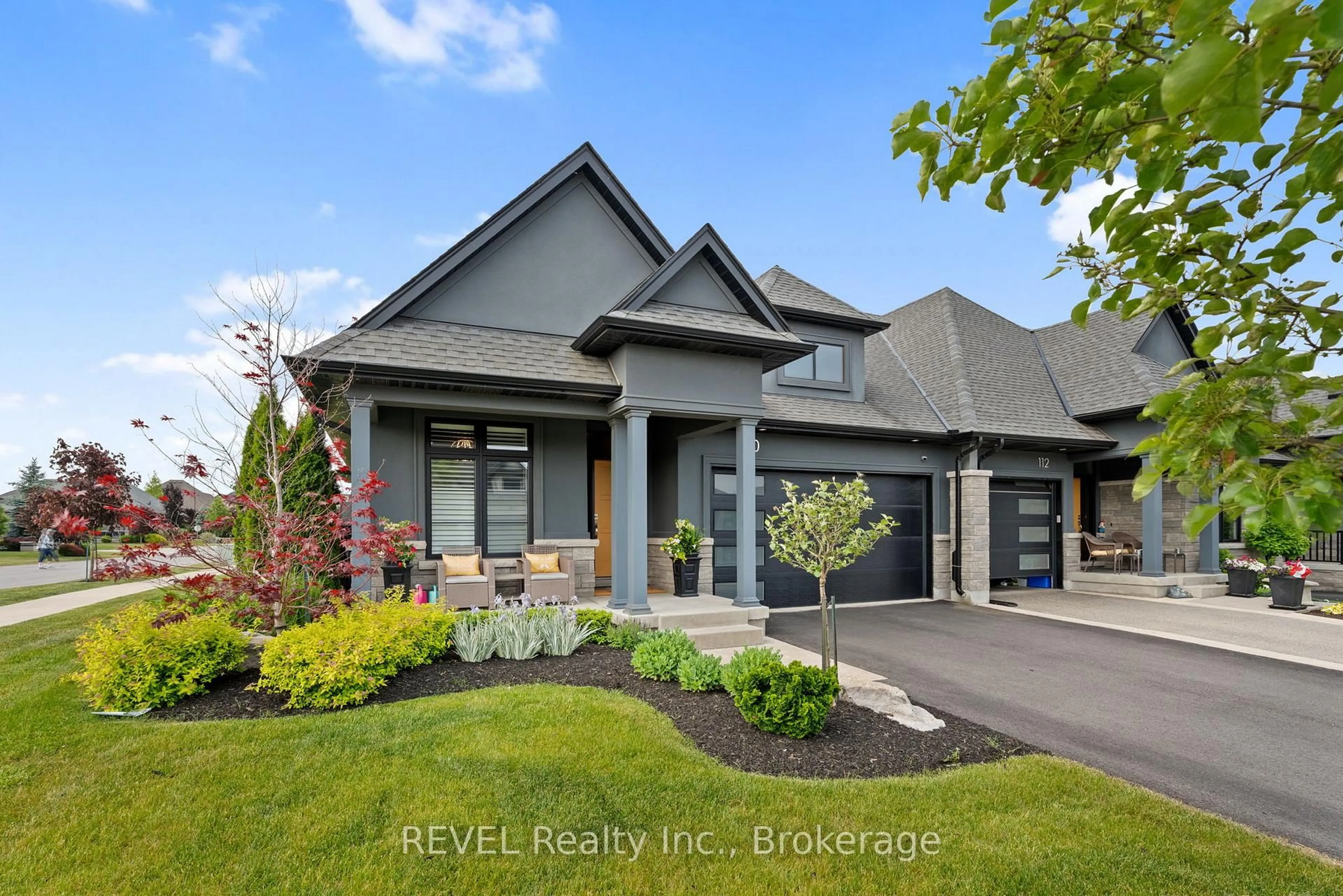 Home with vinyl exterior material, street for 120 Carrick Tr, Welland Ontario L3B 0E8