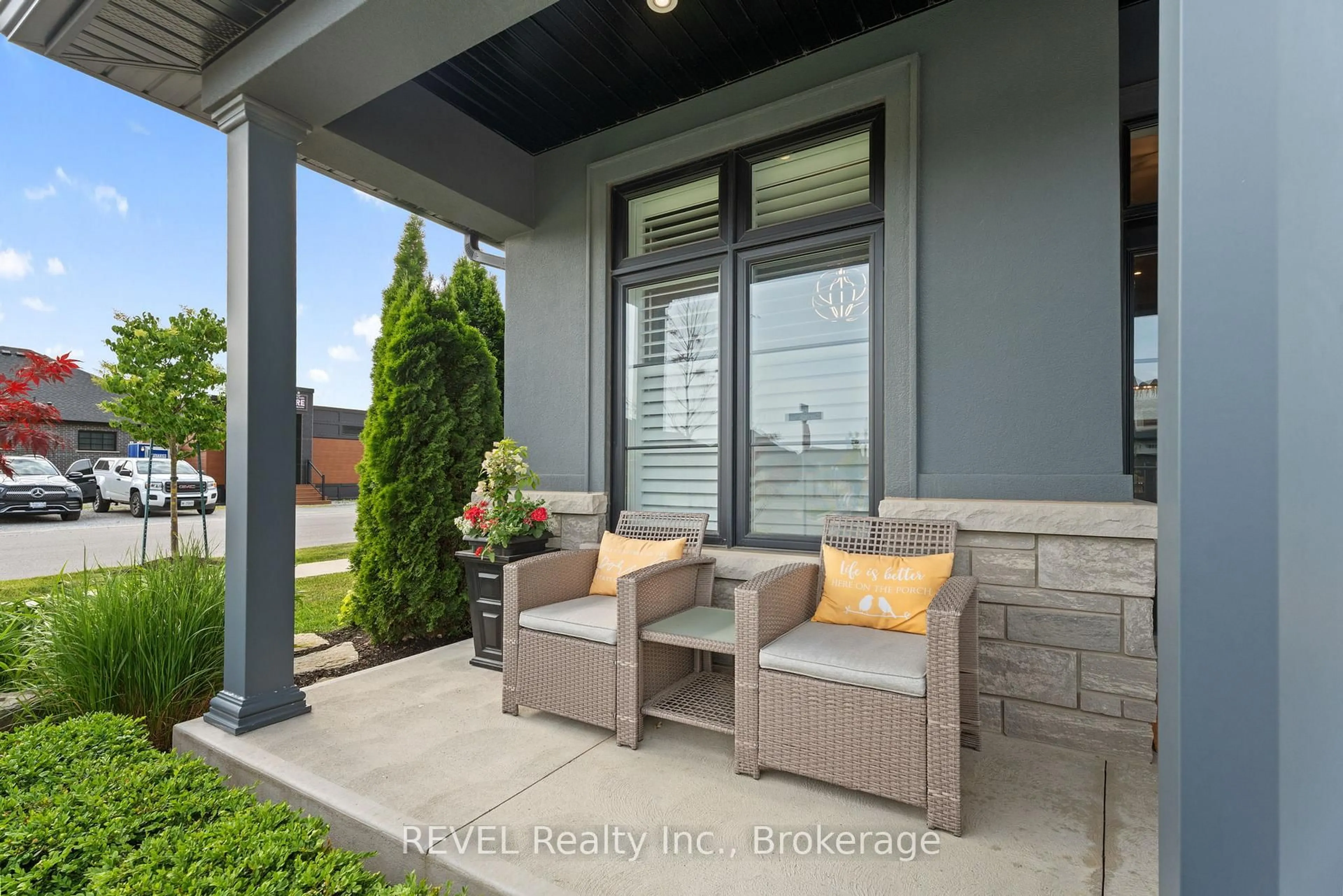 Patio, street for 120 Carrick Tr, Welland Ontario L3B 0E8