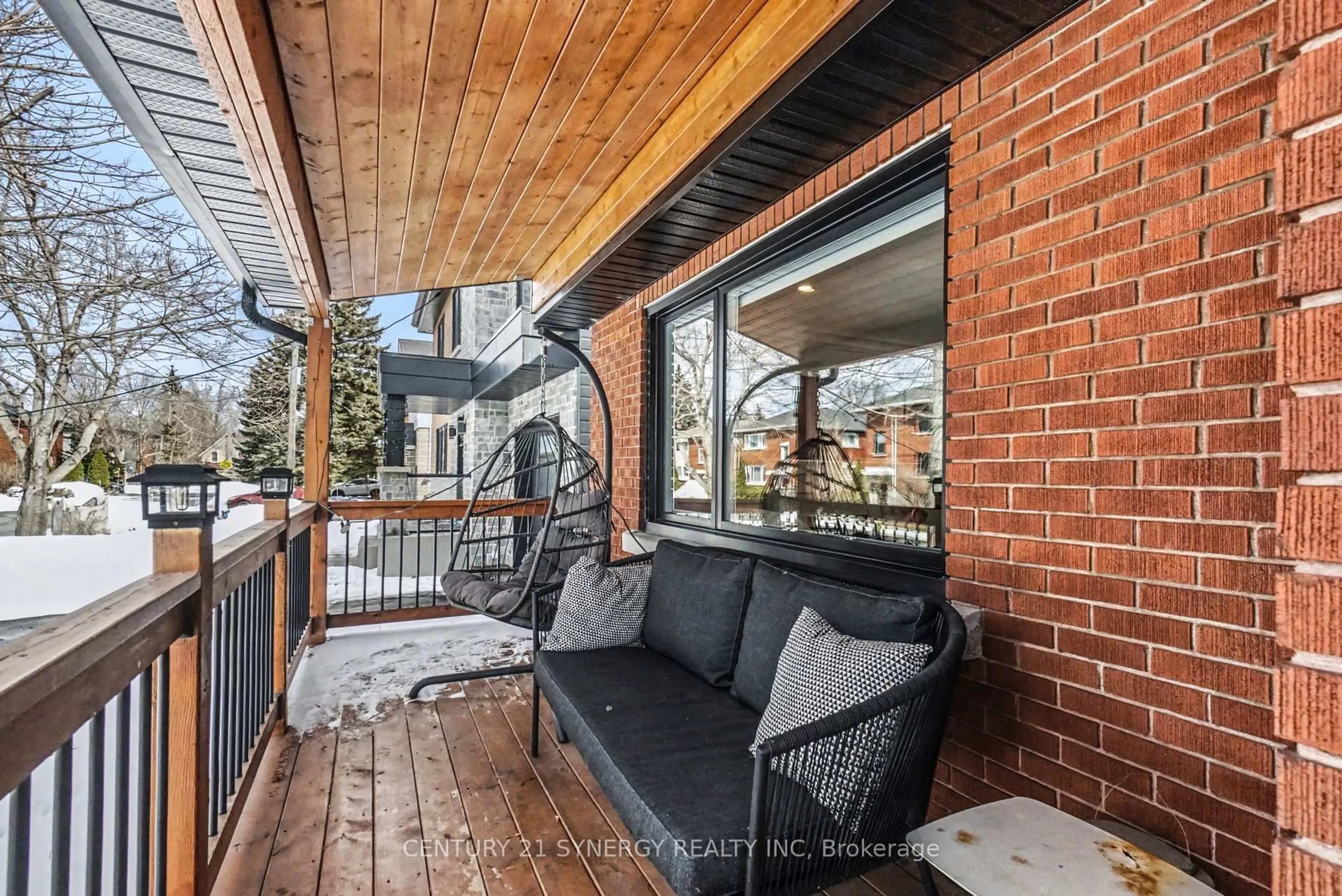 Patio, street for 286 Westhill Ave, Ottawa Ontario K1Z 7H6