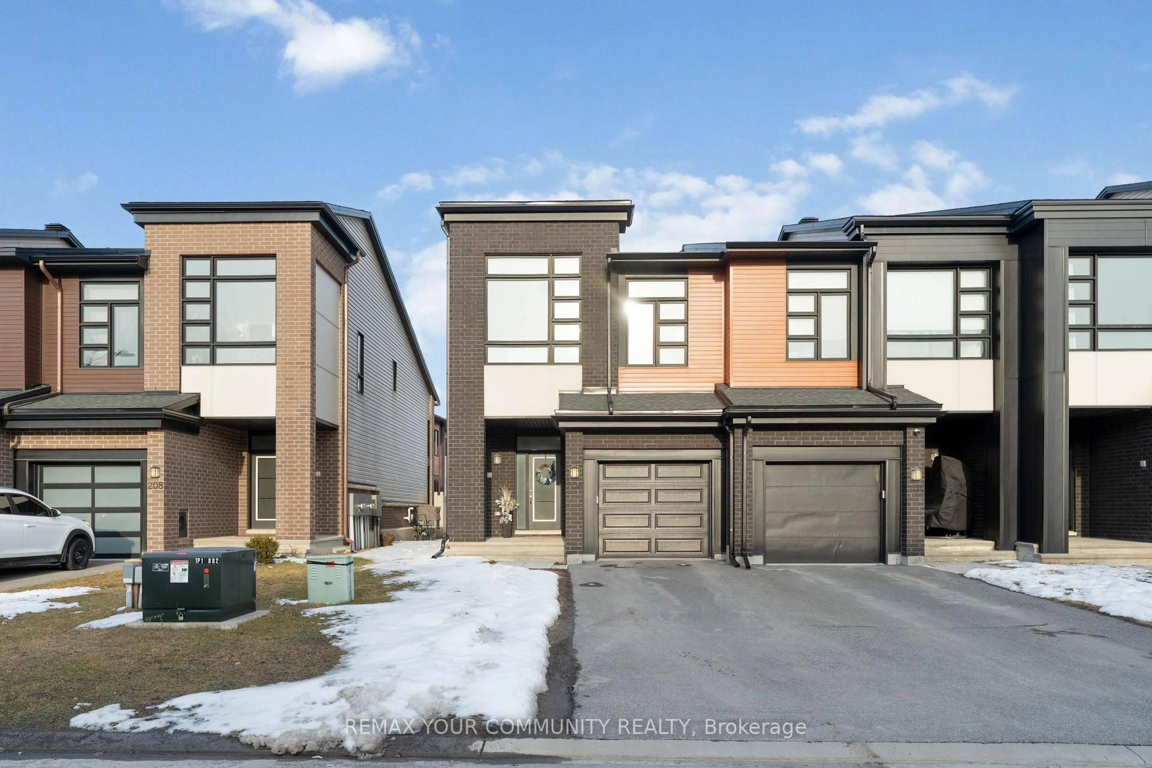 Home with brick exterior material, street for 206 Big Dipper St, Manotick Ontario K4M 0K5