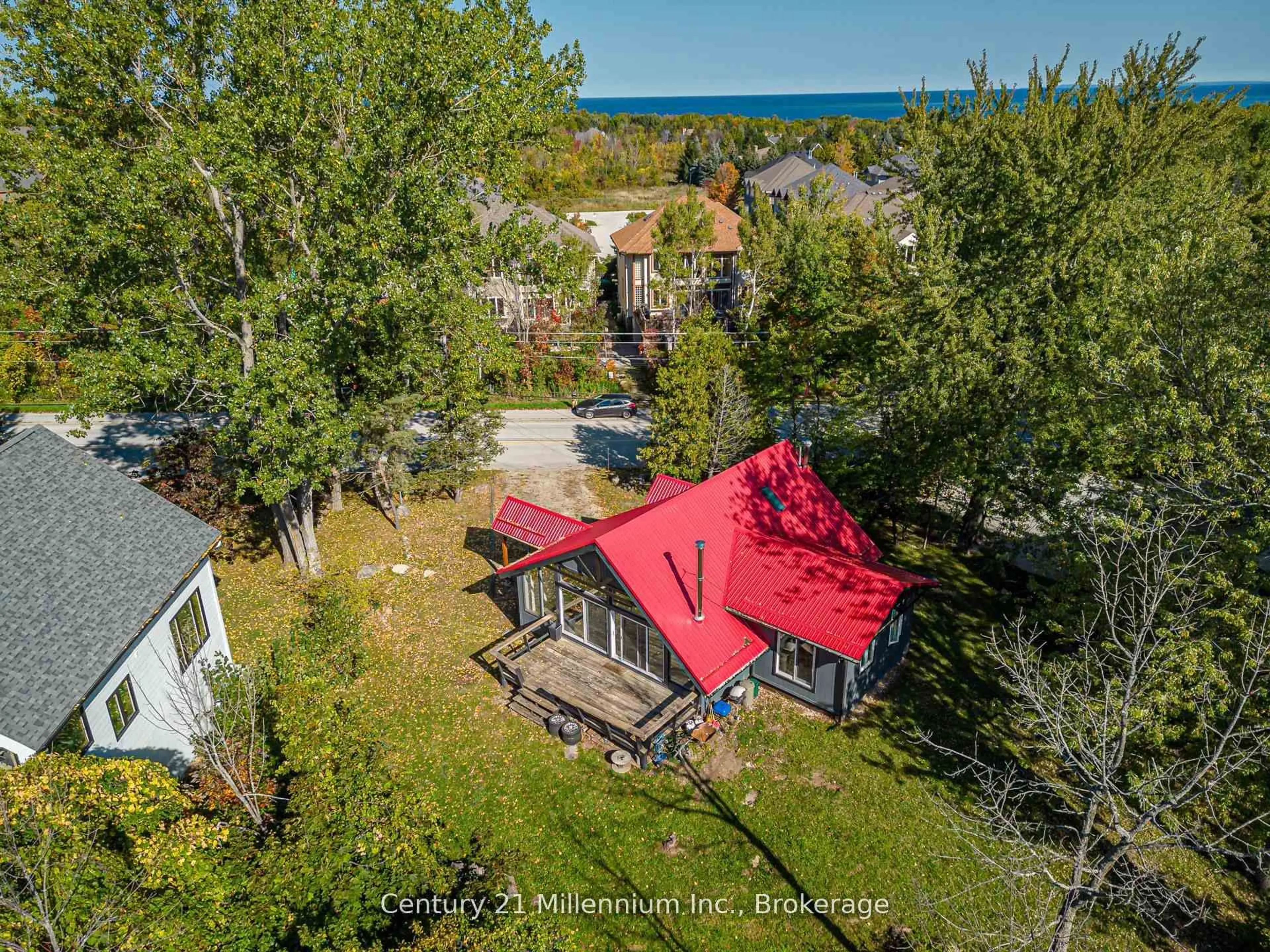 A pic from outside/outdoor area/front of a property/back of a property/a pic from drone, water/lake/river/ocean view for 178 Sleepy Hollow Rd, Blue Mountains Ontario L9Y 0S8