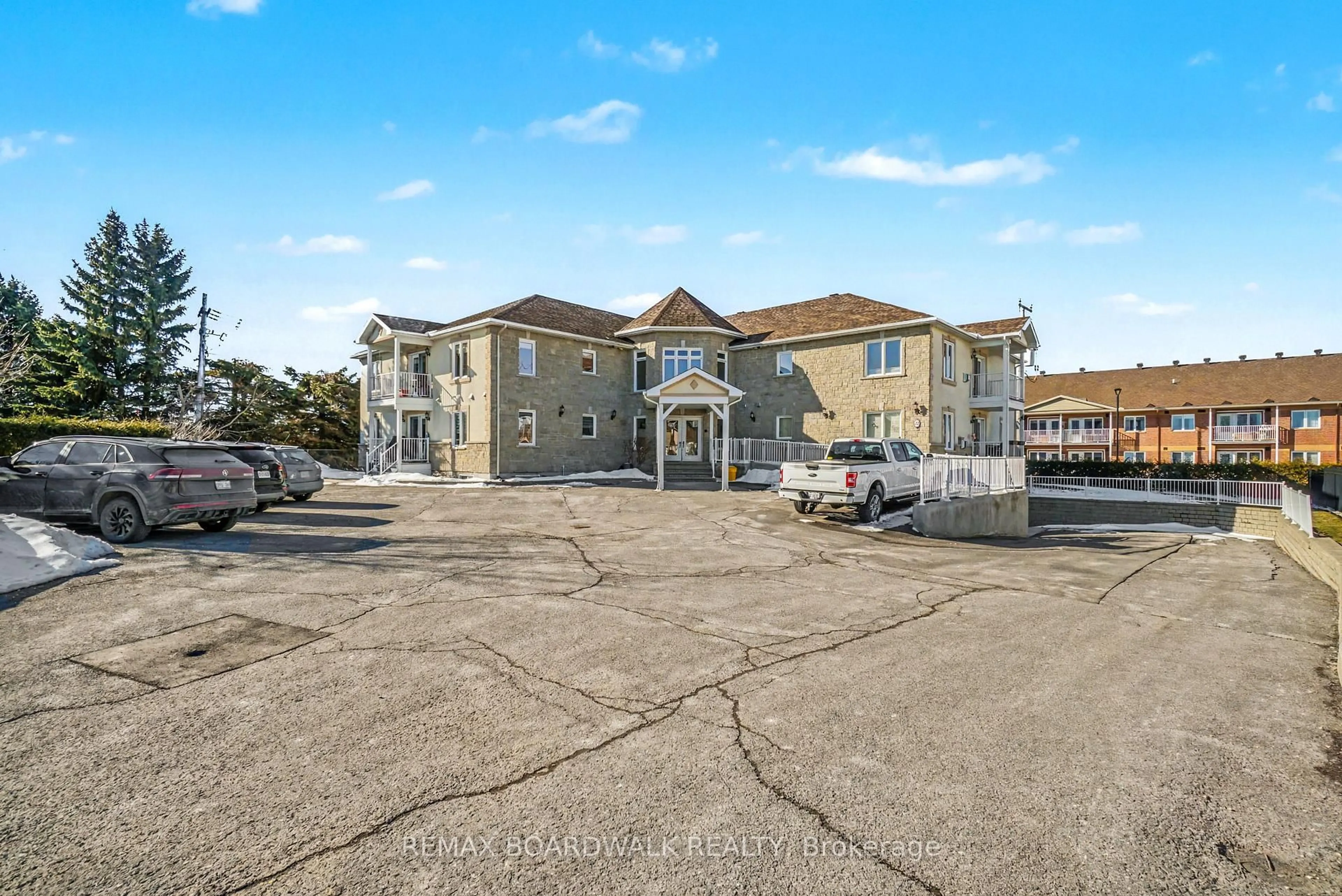 A pic from outside/outdoor area/front of a property/back of a property/a pic from drone, unknown for 32 De La Croisee St #Unit 204, Russell Ontario K0A 1W0