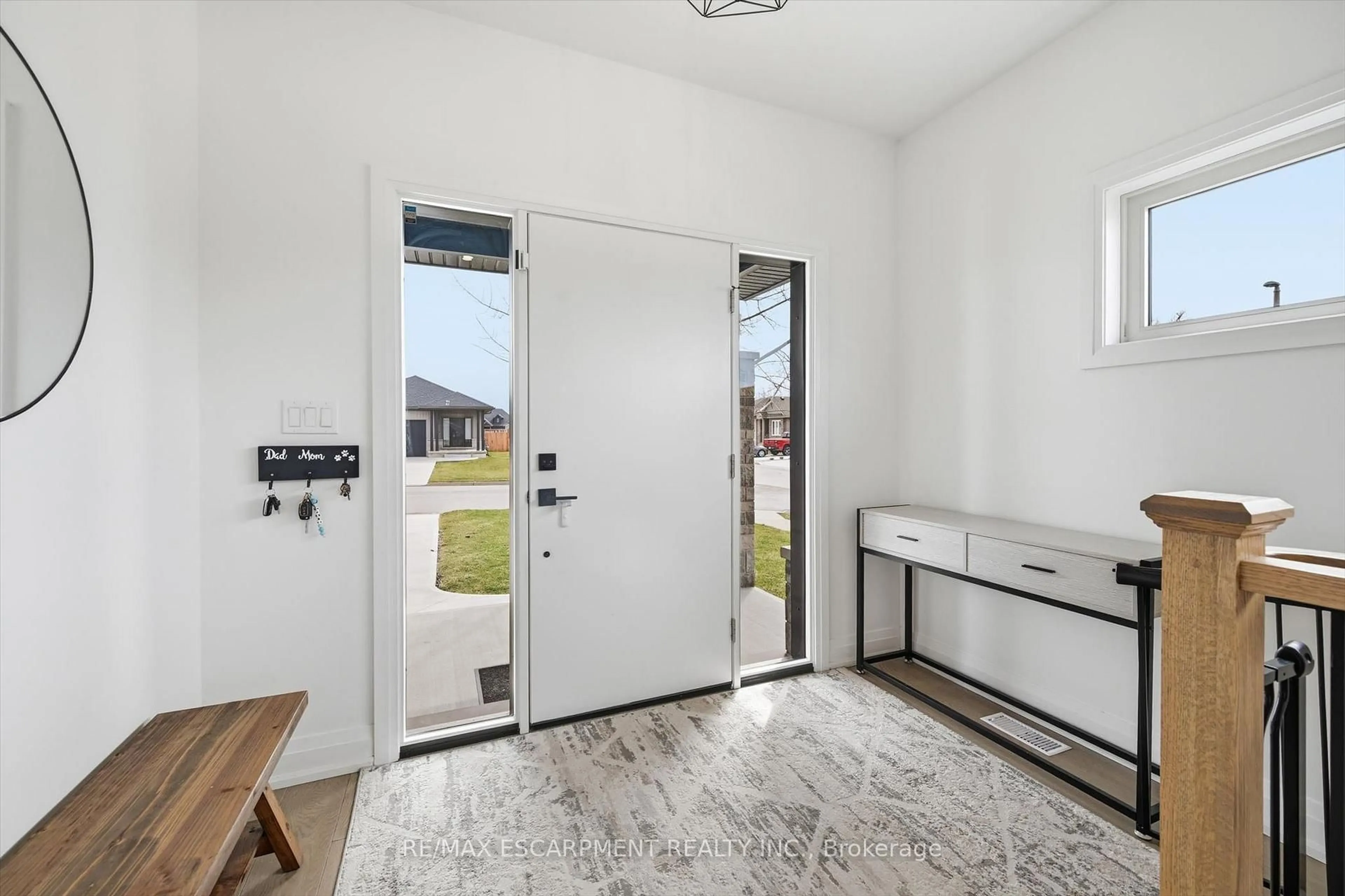 Indoor entryway for 4 Harvard Crt, Welland Ontario L3B 6E7