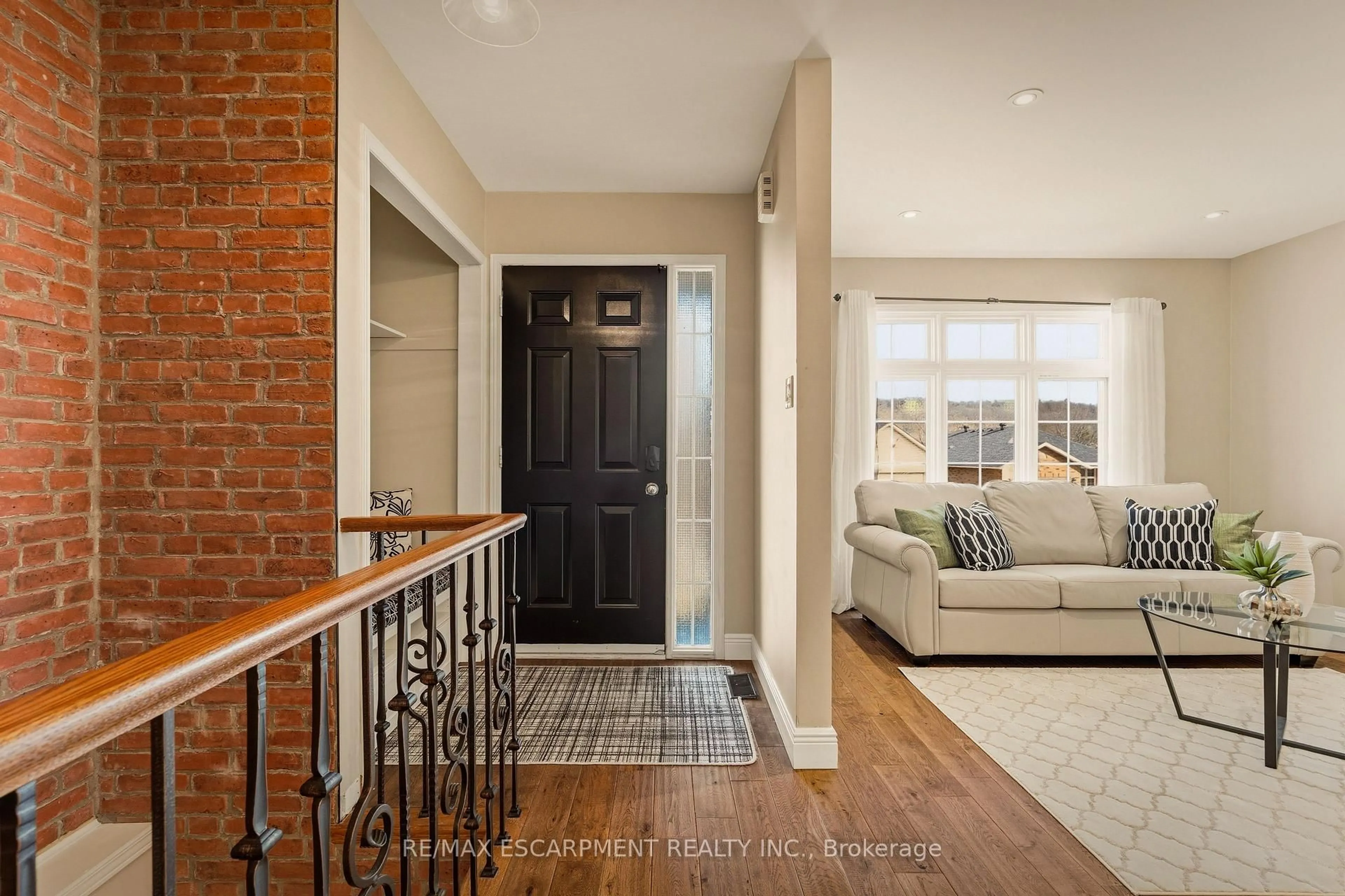 Indoor entryway for 25 Linington Tr, Hamilton Ontario L9H 7A3