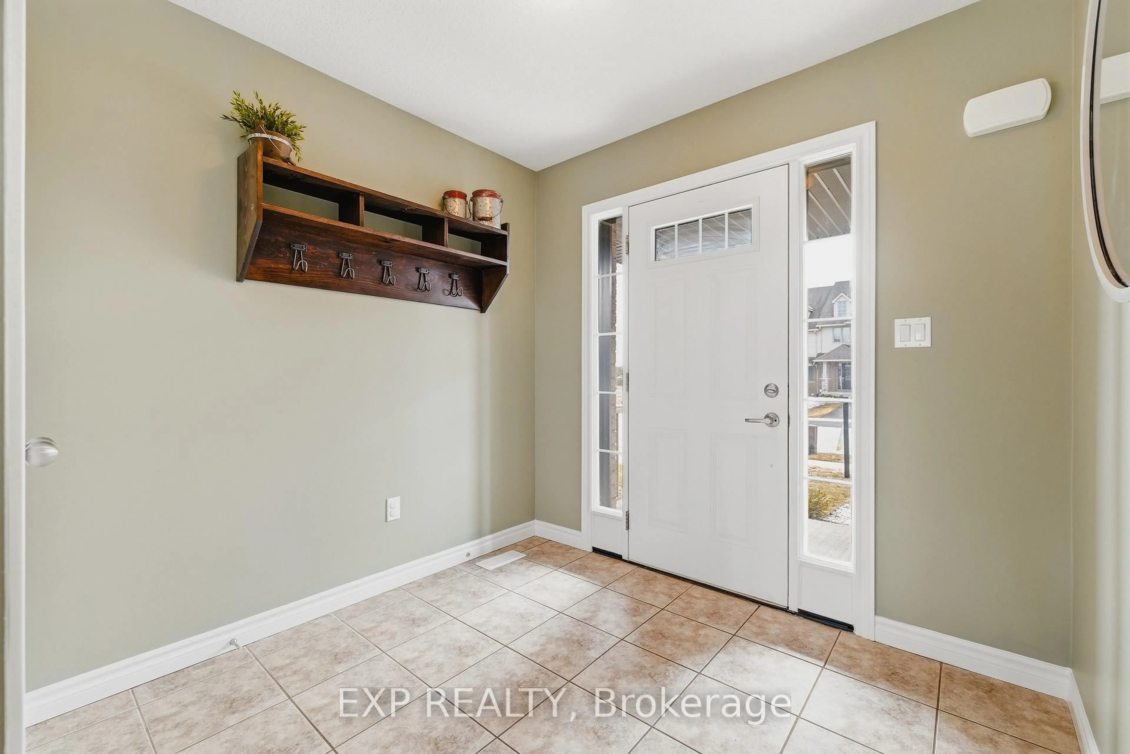 Indoor entryway for 18 Mcguire Lane, Woolwich Ontario N3B 0B6