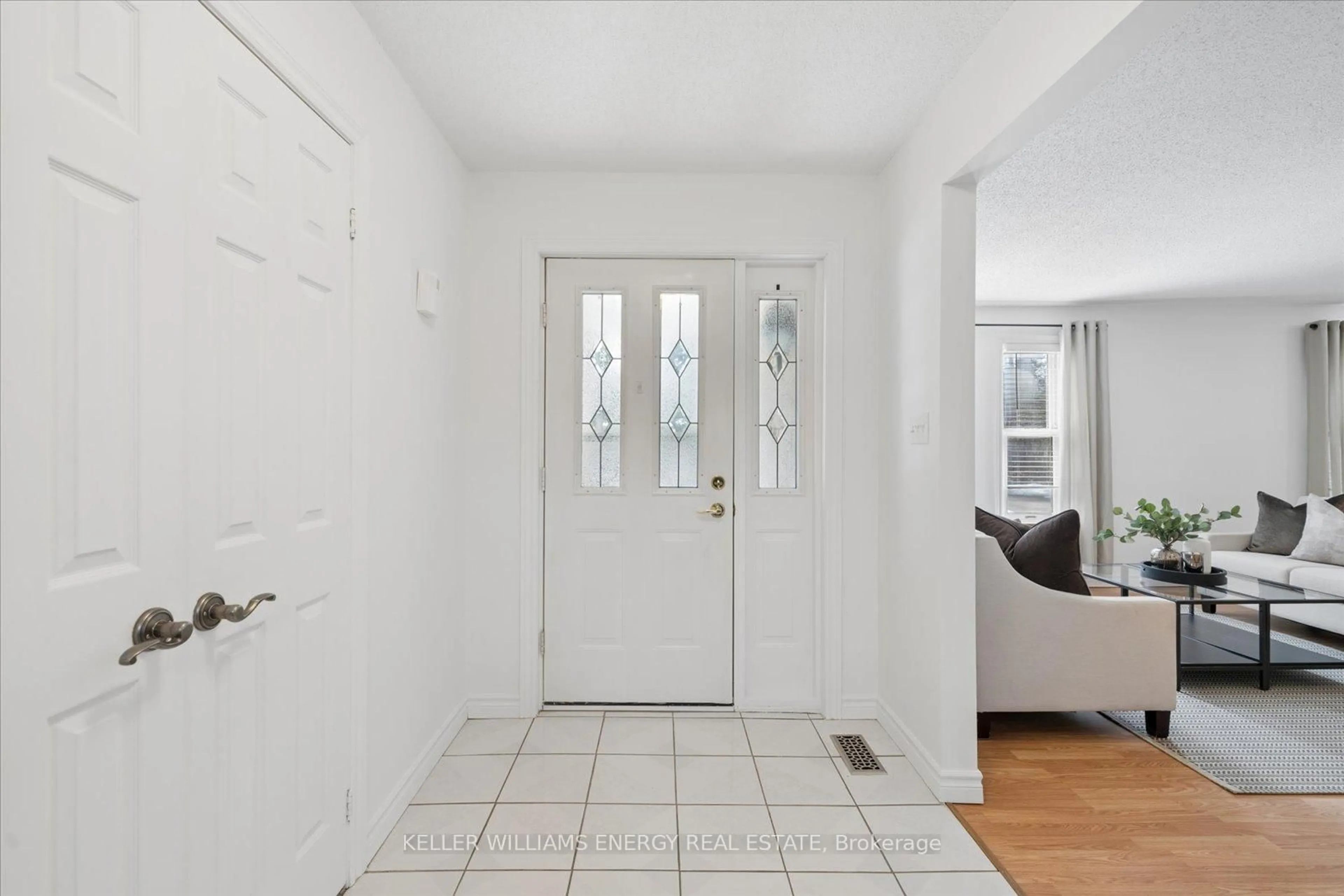 Indoor entryway for 4248 Fourth Line, Port Hope Ontario L1A 3V7