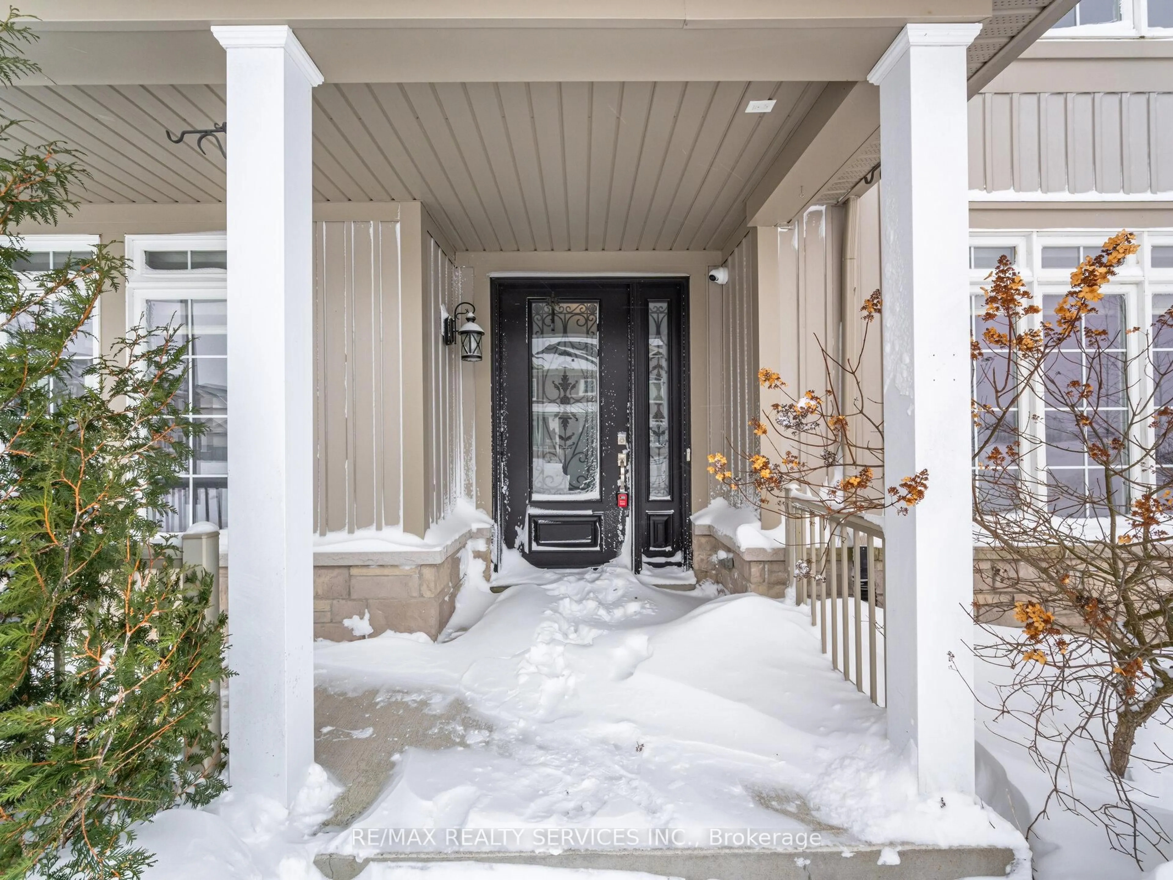 Indoor entryway for 173 Johnson Dr, Shelburne Ontario L9V 3V8