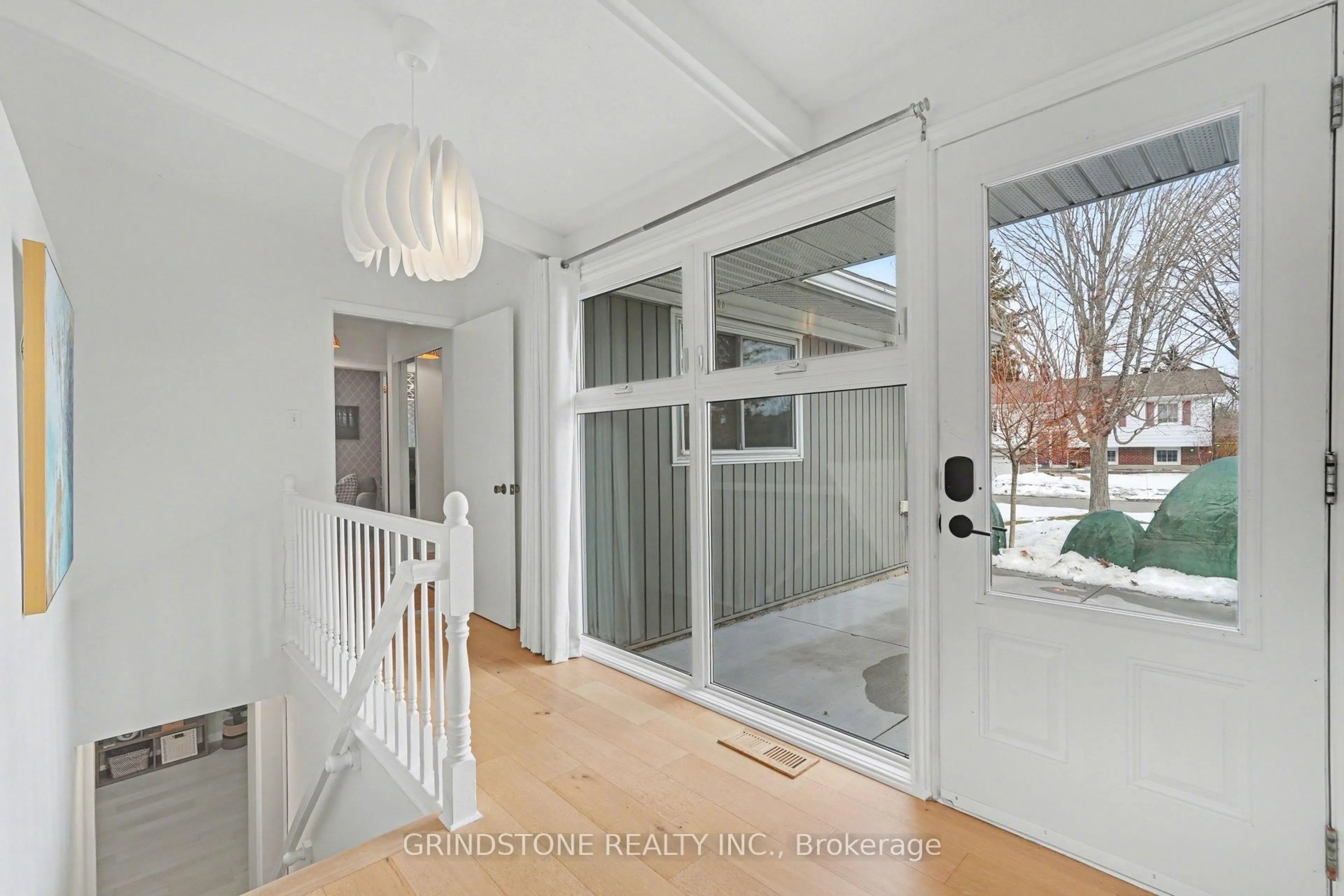 Indoor entryway for 16 Lentini Way, Ottawa Ontario K2G 3P9