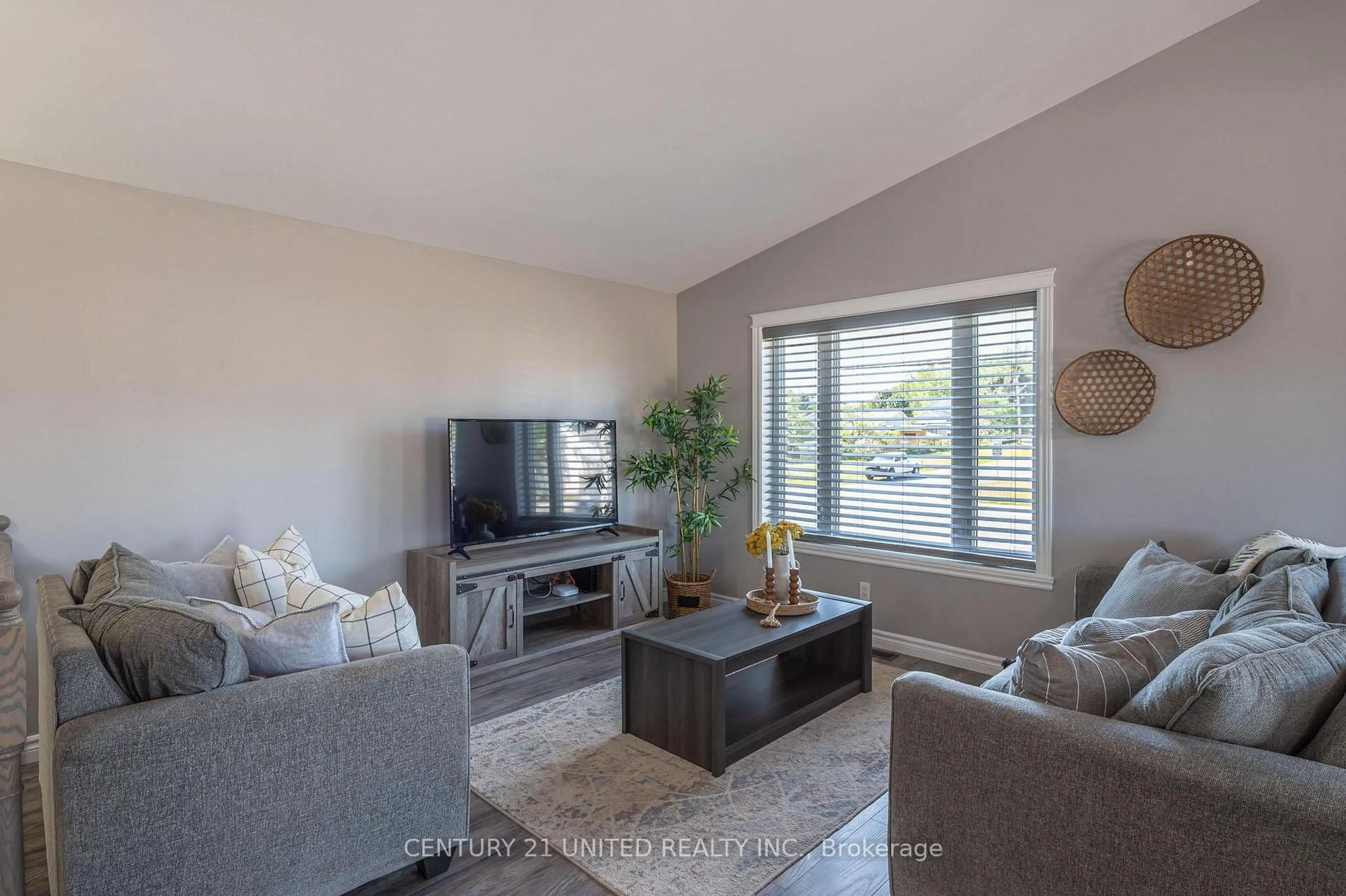 Living room with furniture, unknown for 102 King St, Kawartha Lakes Ontario K0L 2W0