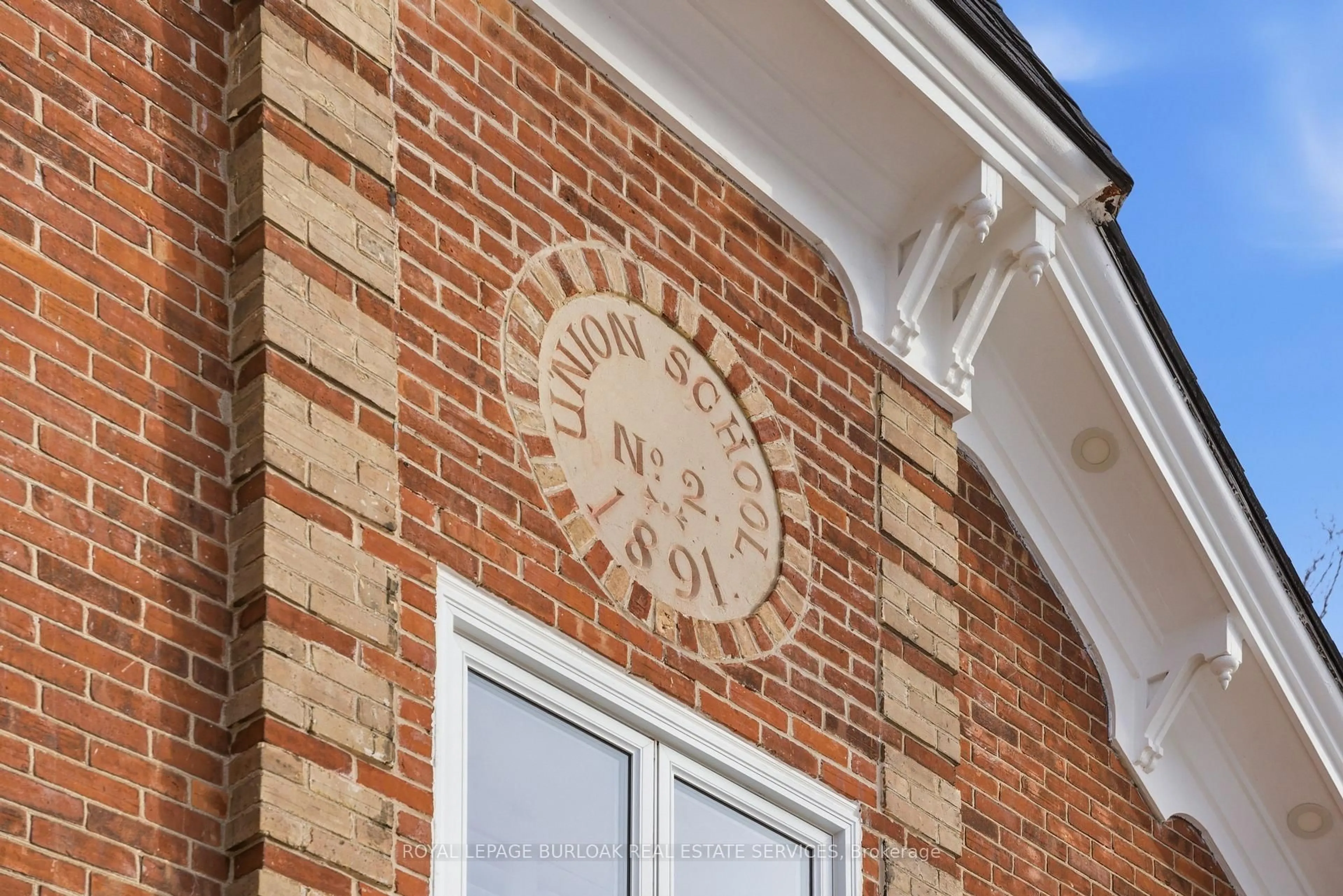 Home with brick exterior material, building for 9069 Erin Garafraxa Townline, Erin Ontario L0N 1N0