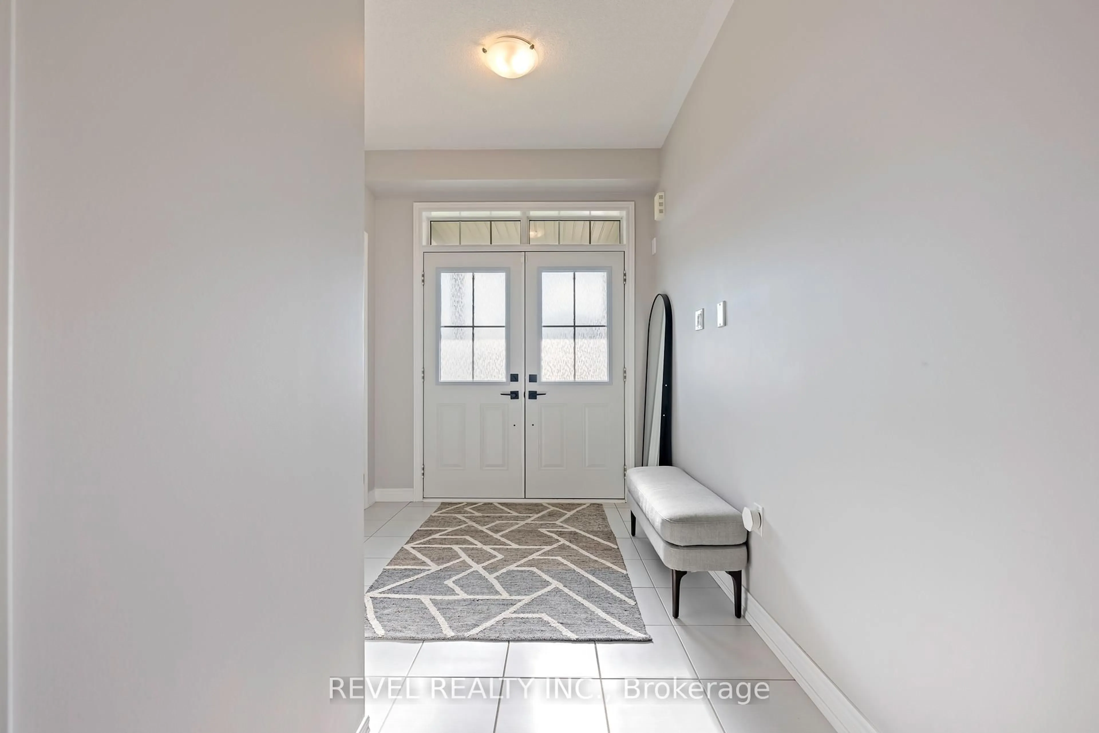 Indoor entryway for 693 Mcmullen St, Shelburne Ontario L9V 3X4
