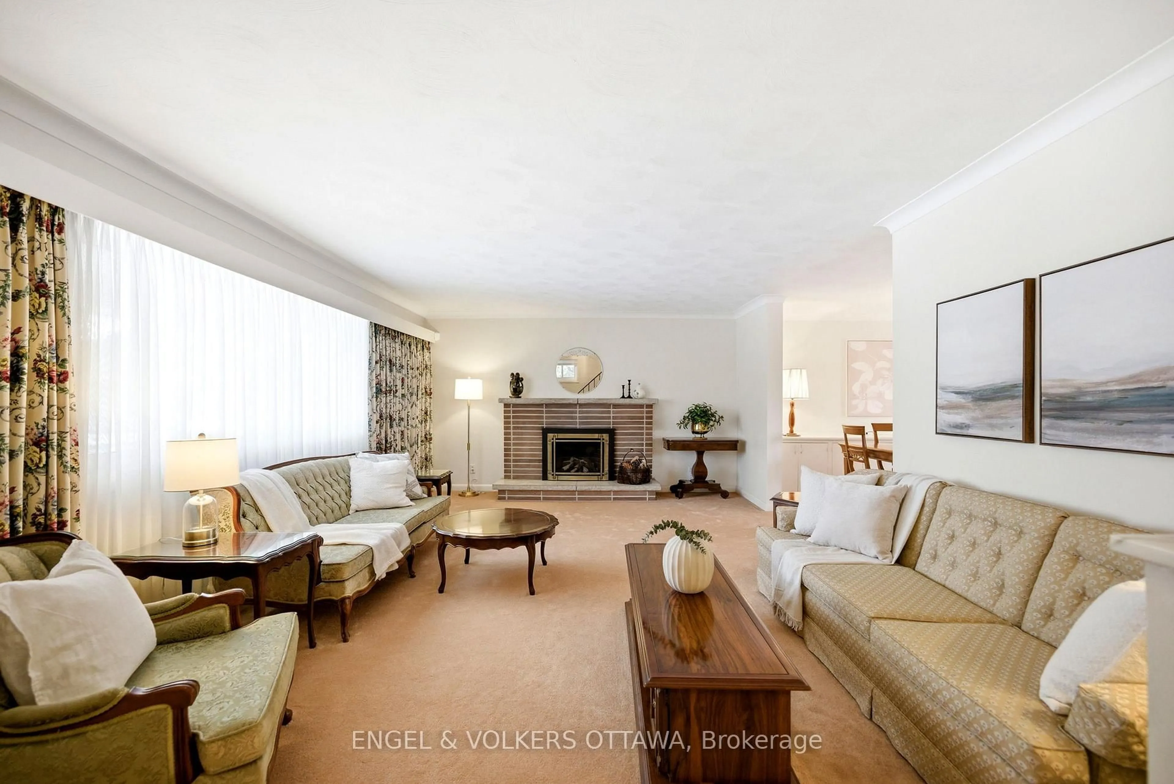 Living room with furniture, unknown for 1148 Castle Hill Cres, Ottawa Ontario K2C 2A8