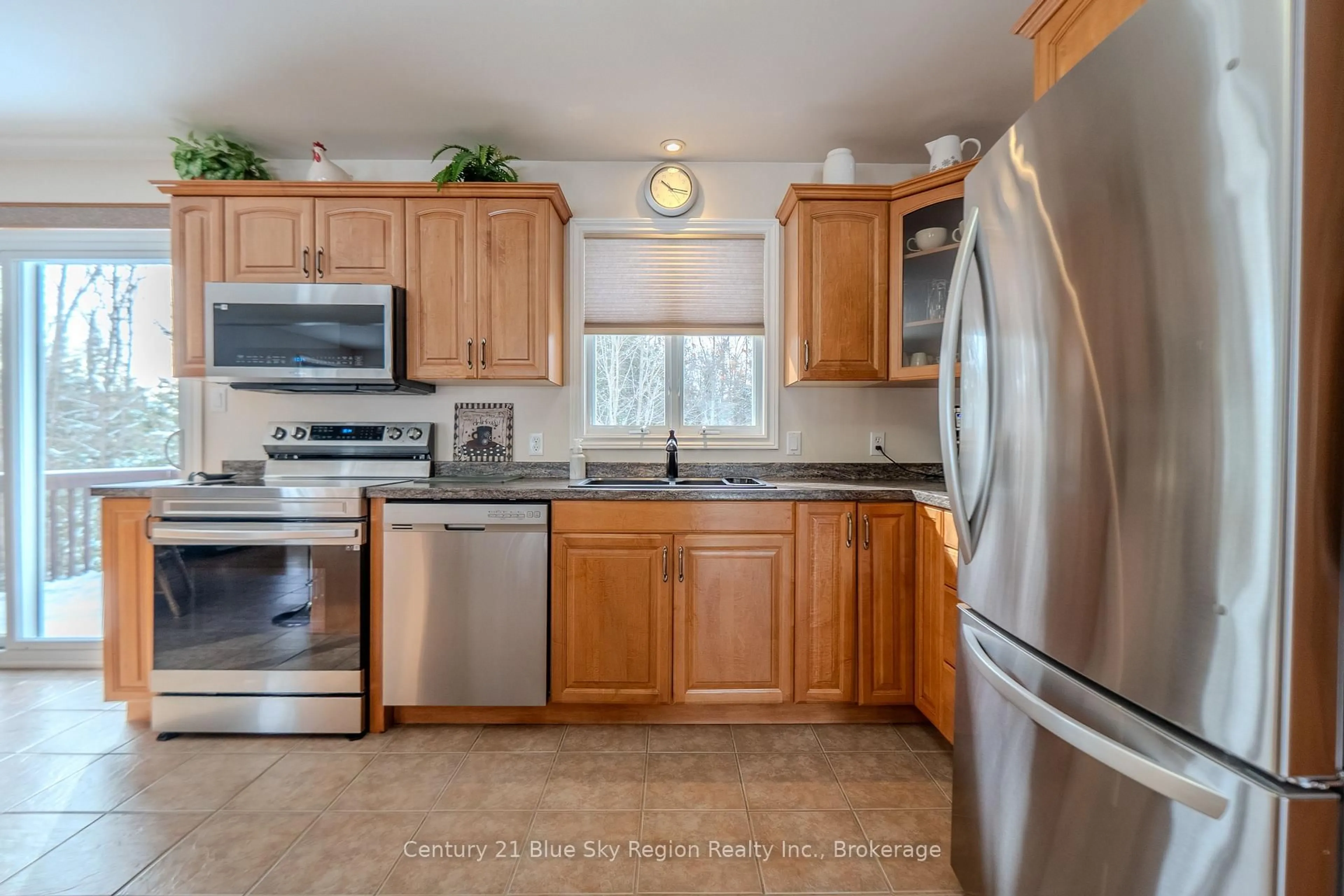 Standard kitchen, ceramic/tile floor for 165 Carmichael Dr, North Bay Ontario P1B 8G2