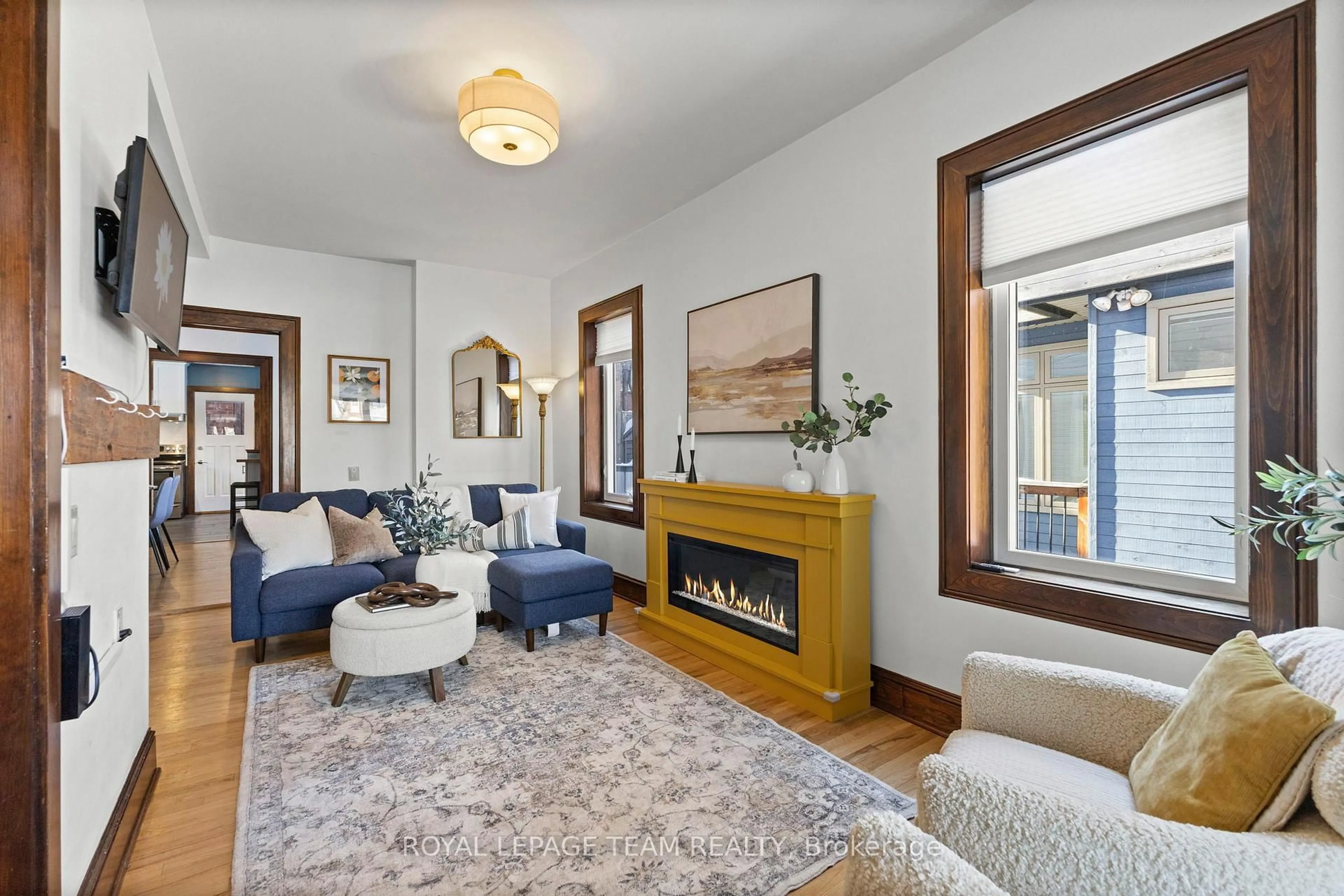 Living room with furniture, unknown for 92 Third Ave, Ottawa Ontario K1S 2J8