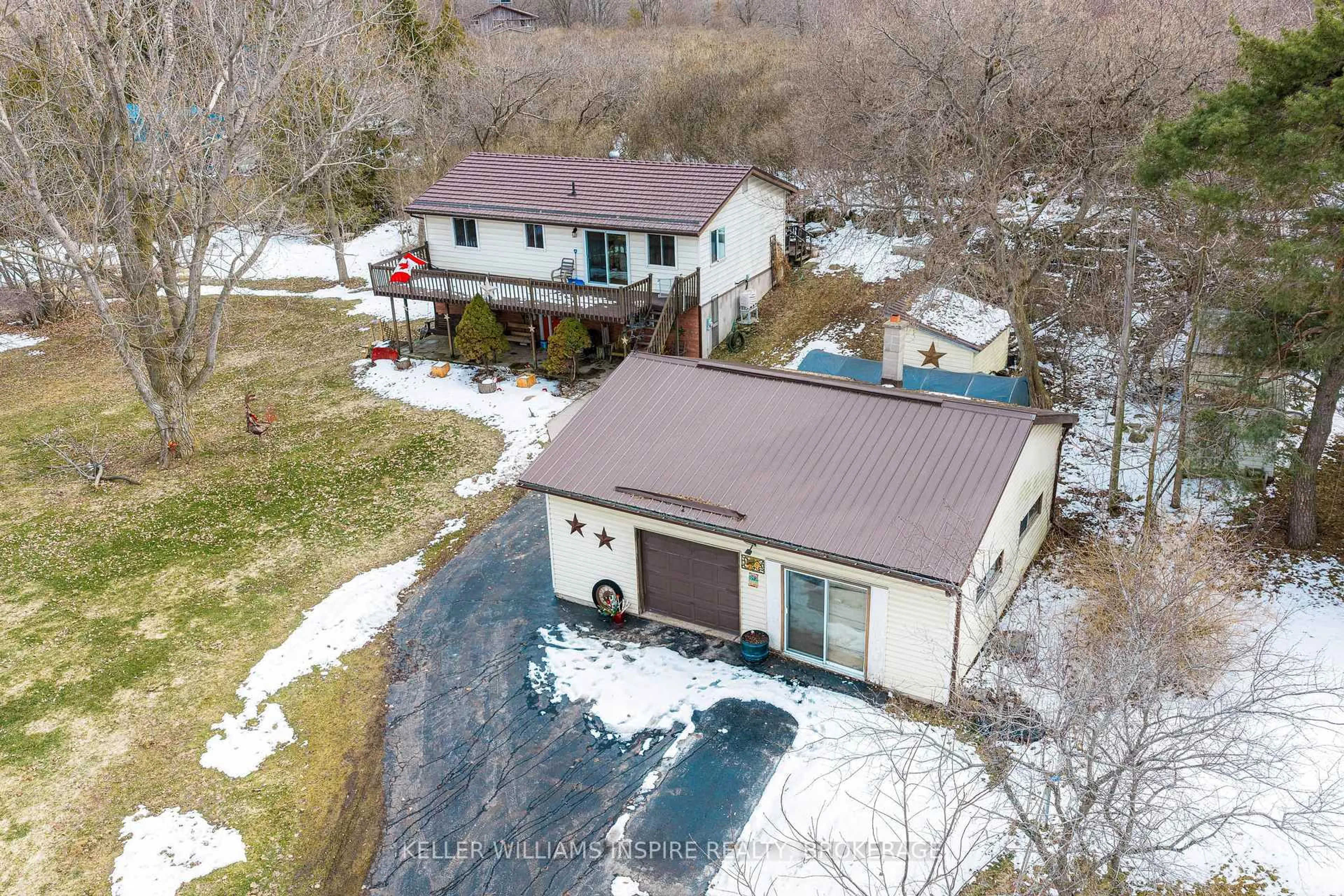 A pic from outside/outdoor area/front of a property/back of a property/a pic from drone, unknown for 23 Lucinda St, Wolfe Island Ontario K0H 2Y0