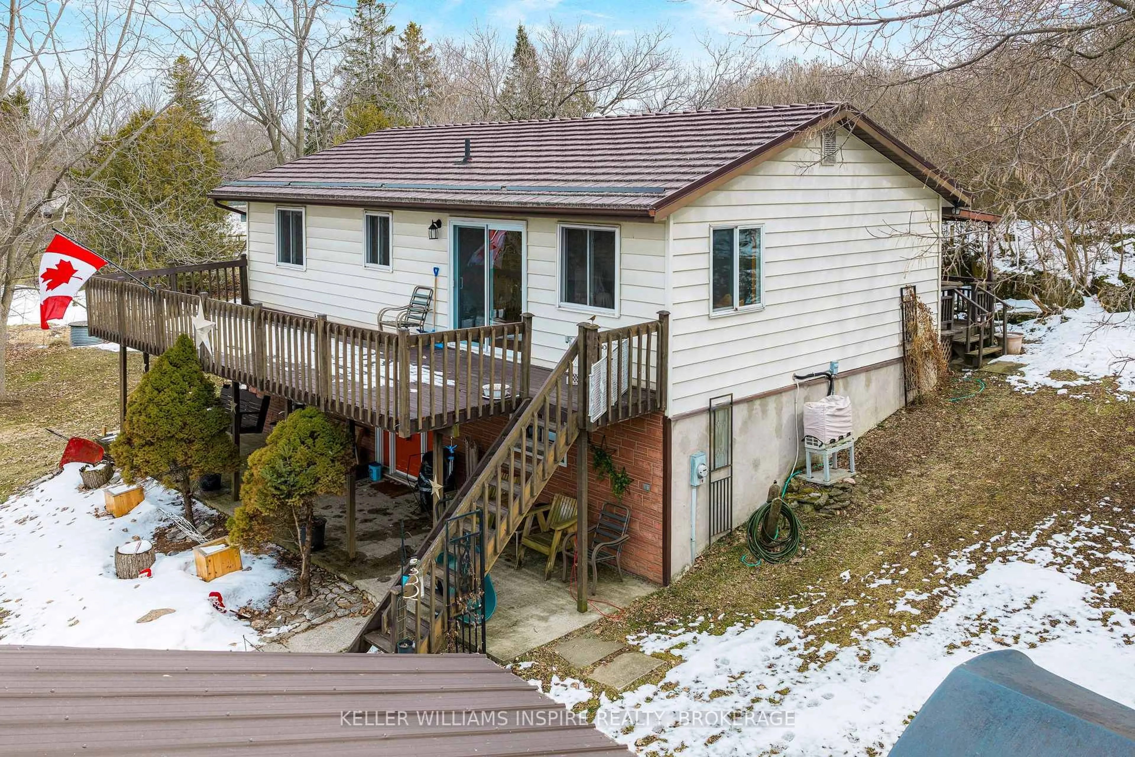A pic from outside/outdoor area/front of a property/back of a property/a pic from drone, water/lake/river/ocean view for 23 Lucinda St, Wolfe Island Ontario K0H 2Y0