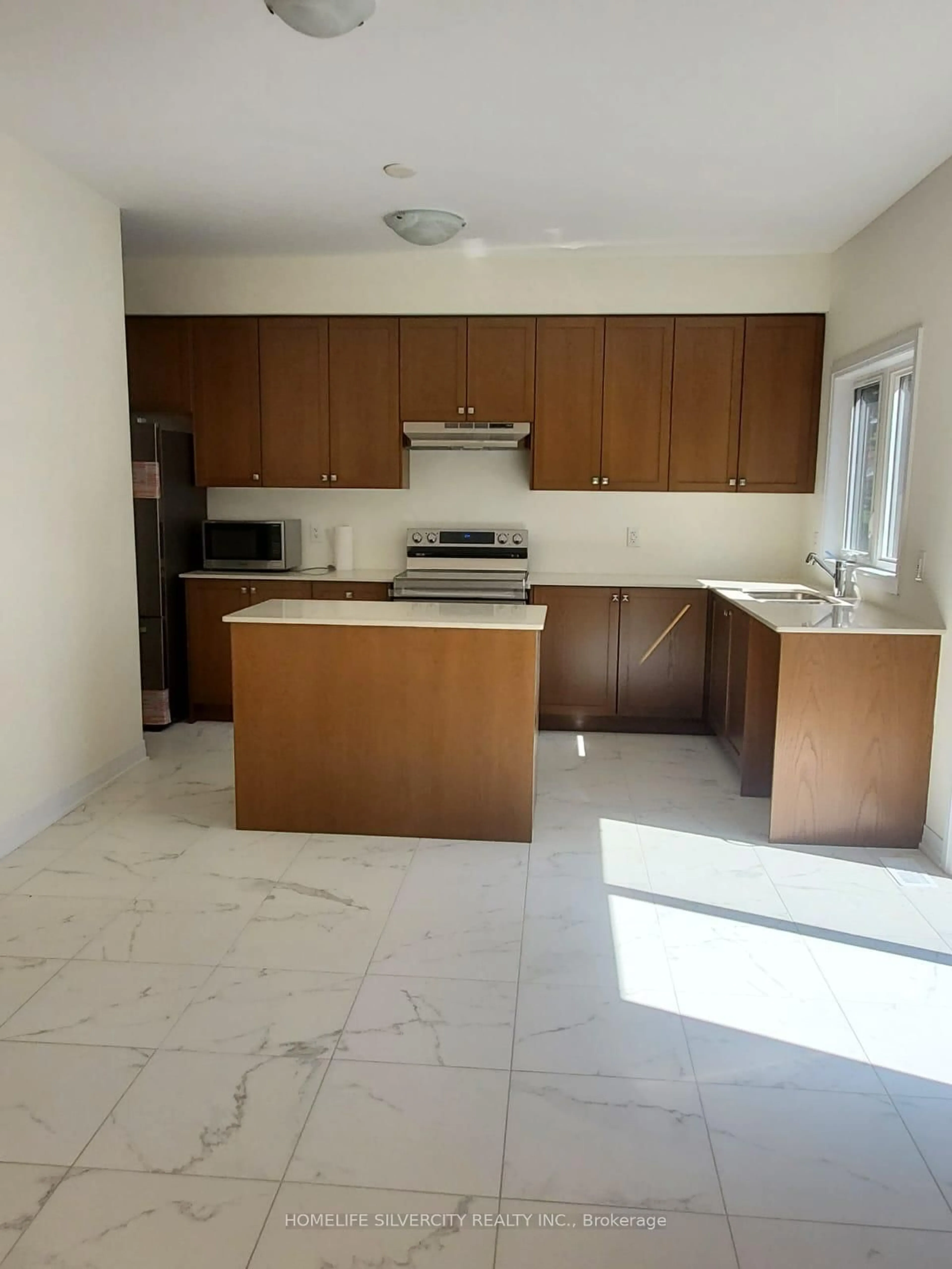 Standard kitchen, ceramic/tile floor for 197 Dingman St, Wellington North Ontario N0G 1A0