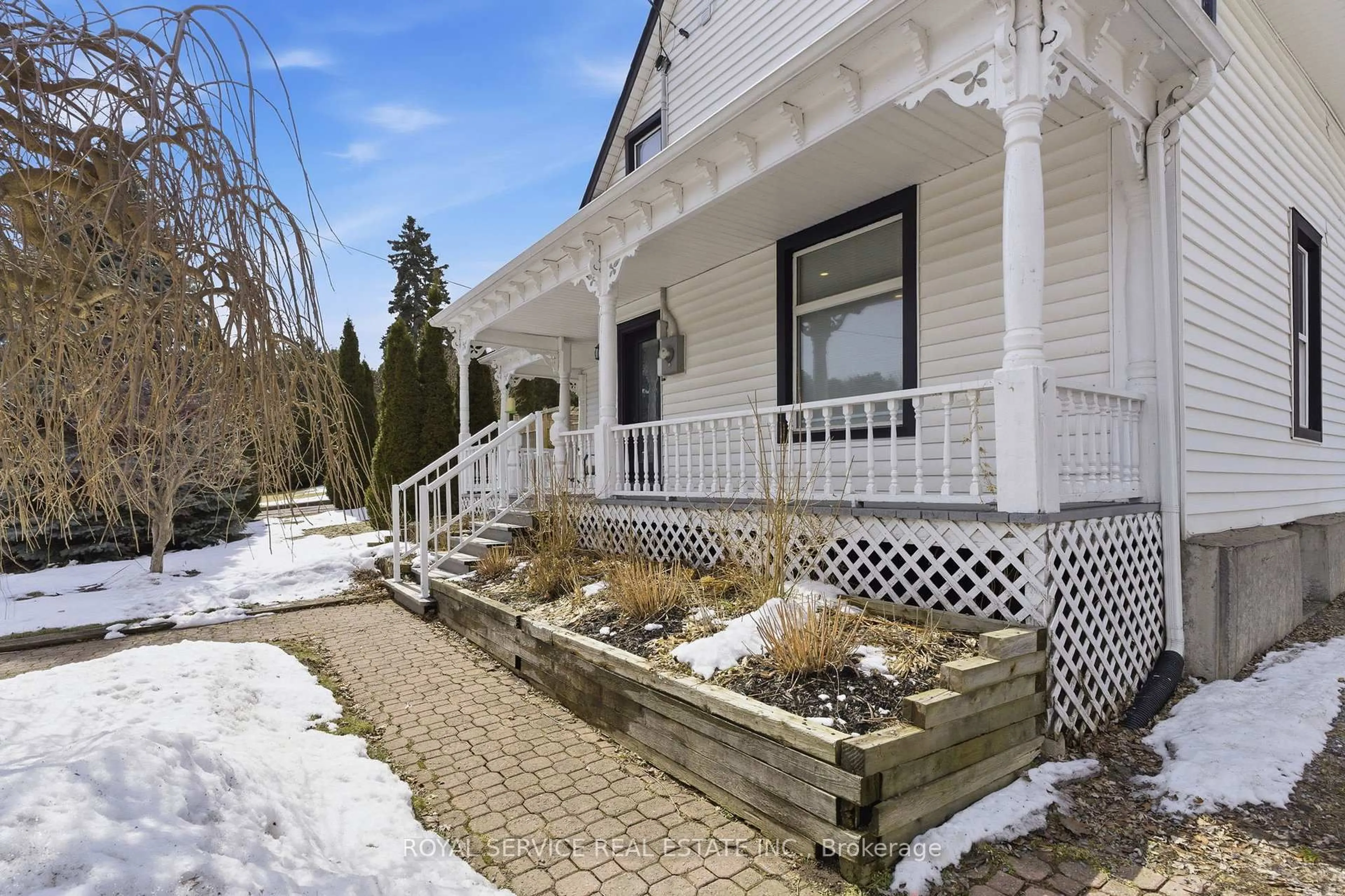 Patio, street for 28 George St, Brighton Ontario K0K 1H0