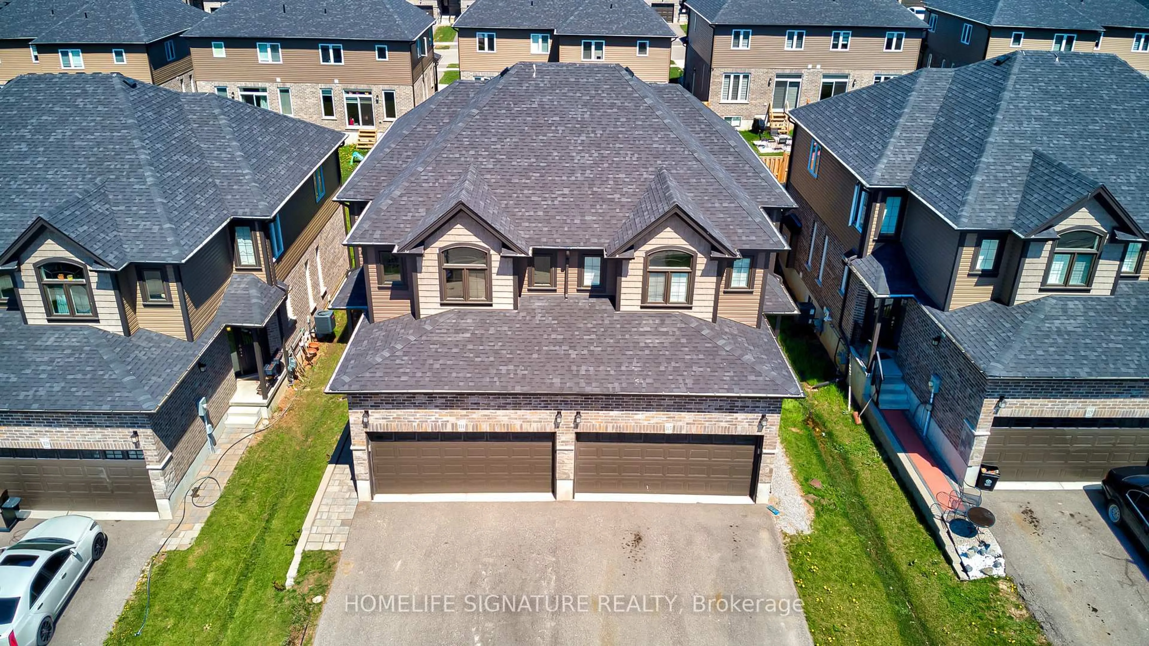 A pic from outside/outdoor area/front of a property/back of a property/a pic from drone, street for 111 Links Cres, Woodstock Ontario N4T 0K7