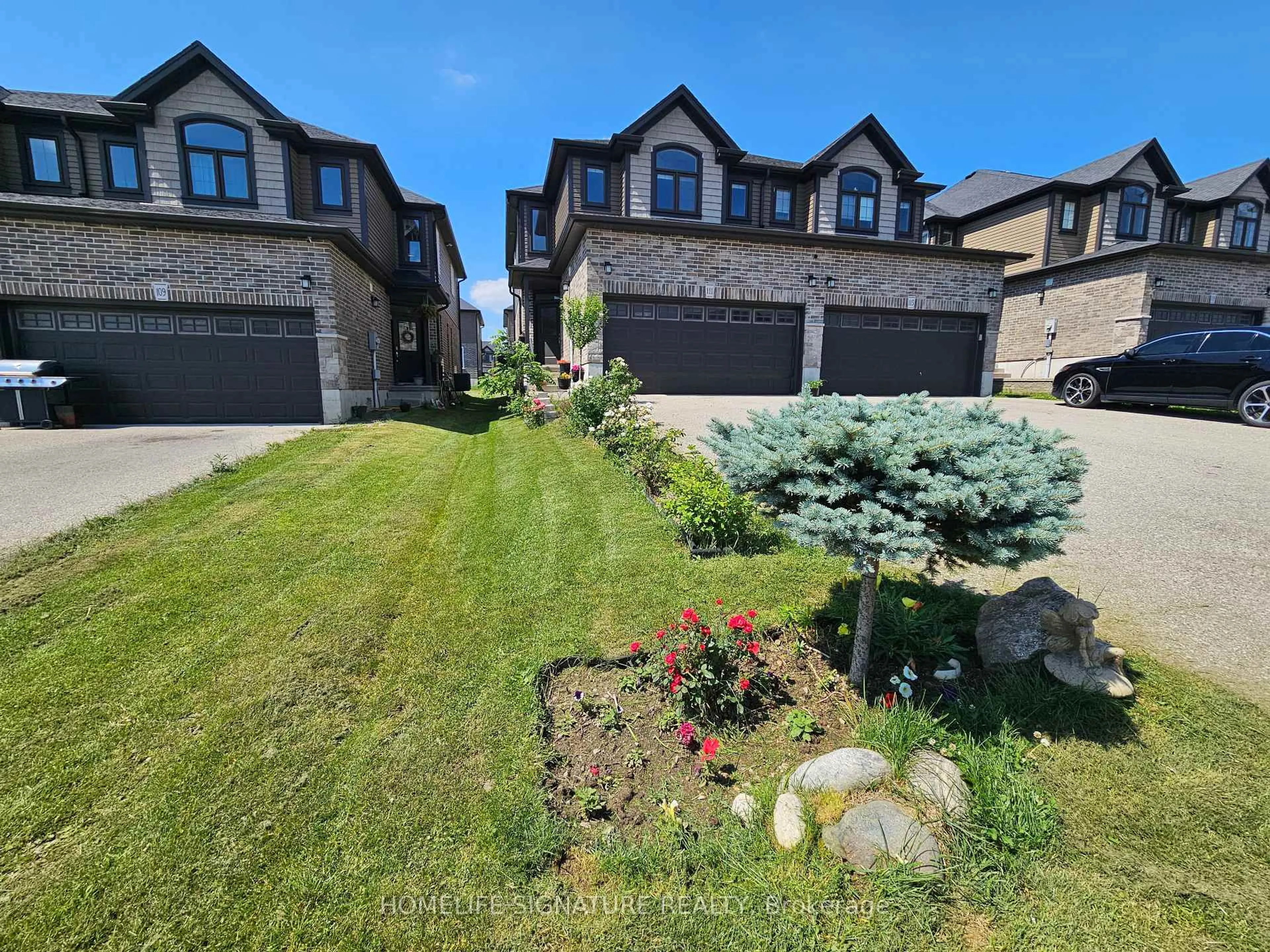 A pic from outside/outdoor area/front of a property/back of a property/a pic from drone, street for 111 Links Cres, Woodstock Ontario N4T 0K7